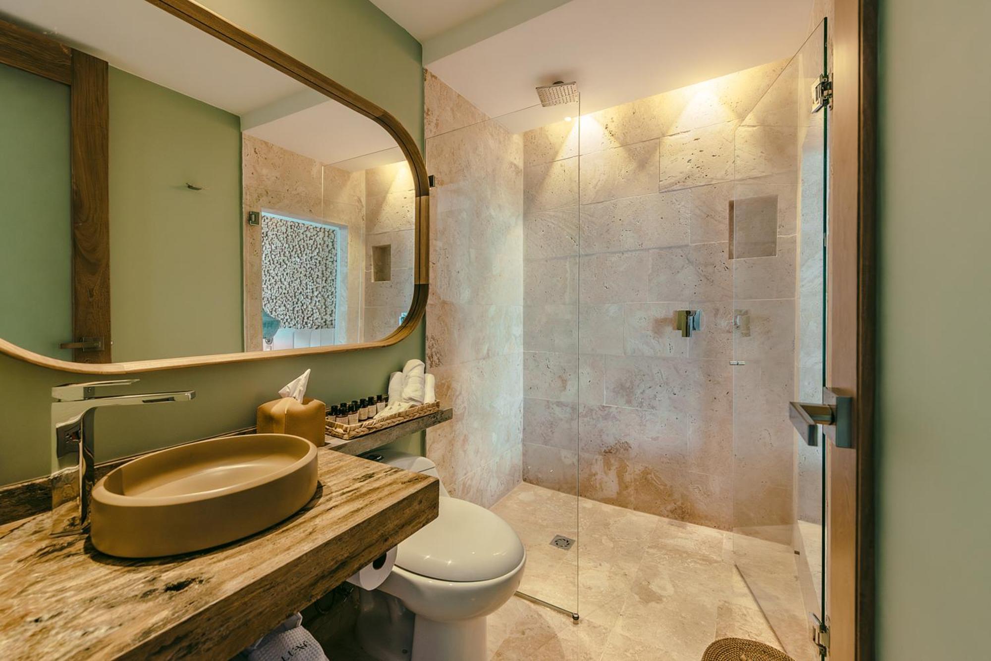 Deluxe King Room Balcony Spa Bath Lake View,1613791355:JPEG