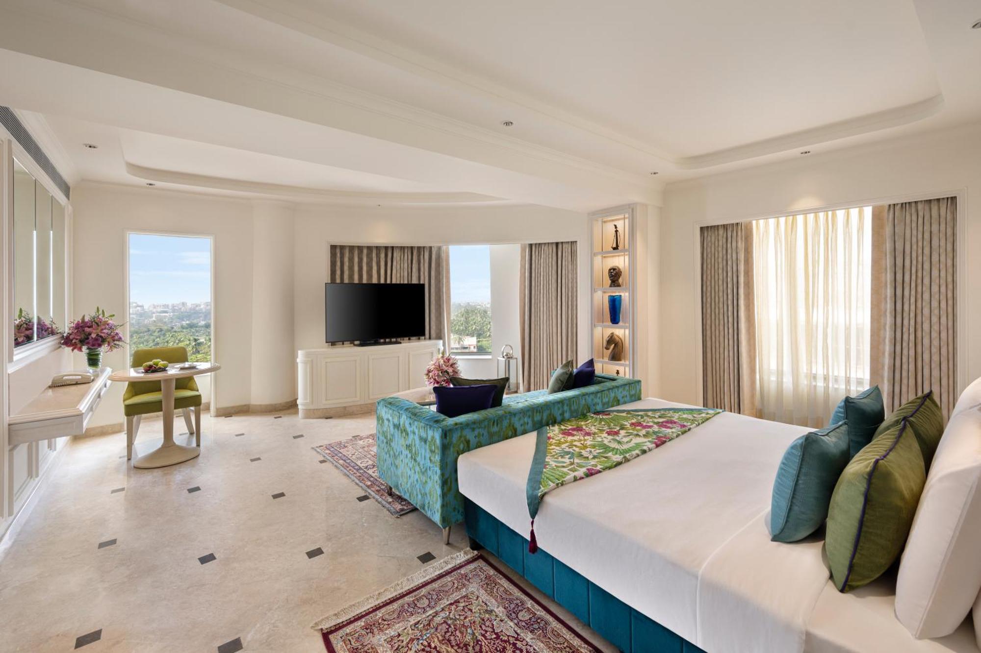 Presidential Suite with Complimentary Two way Airport Transfer and Happy Hours 1+1 offer (On select Brands only).Timing : 1700hrs – 2000hrs and 10% discount on Spa