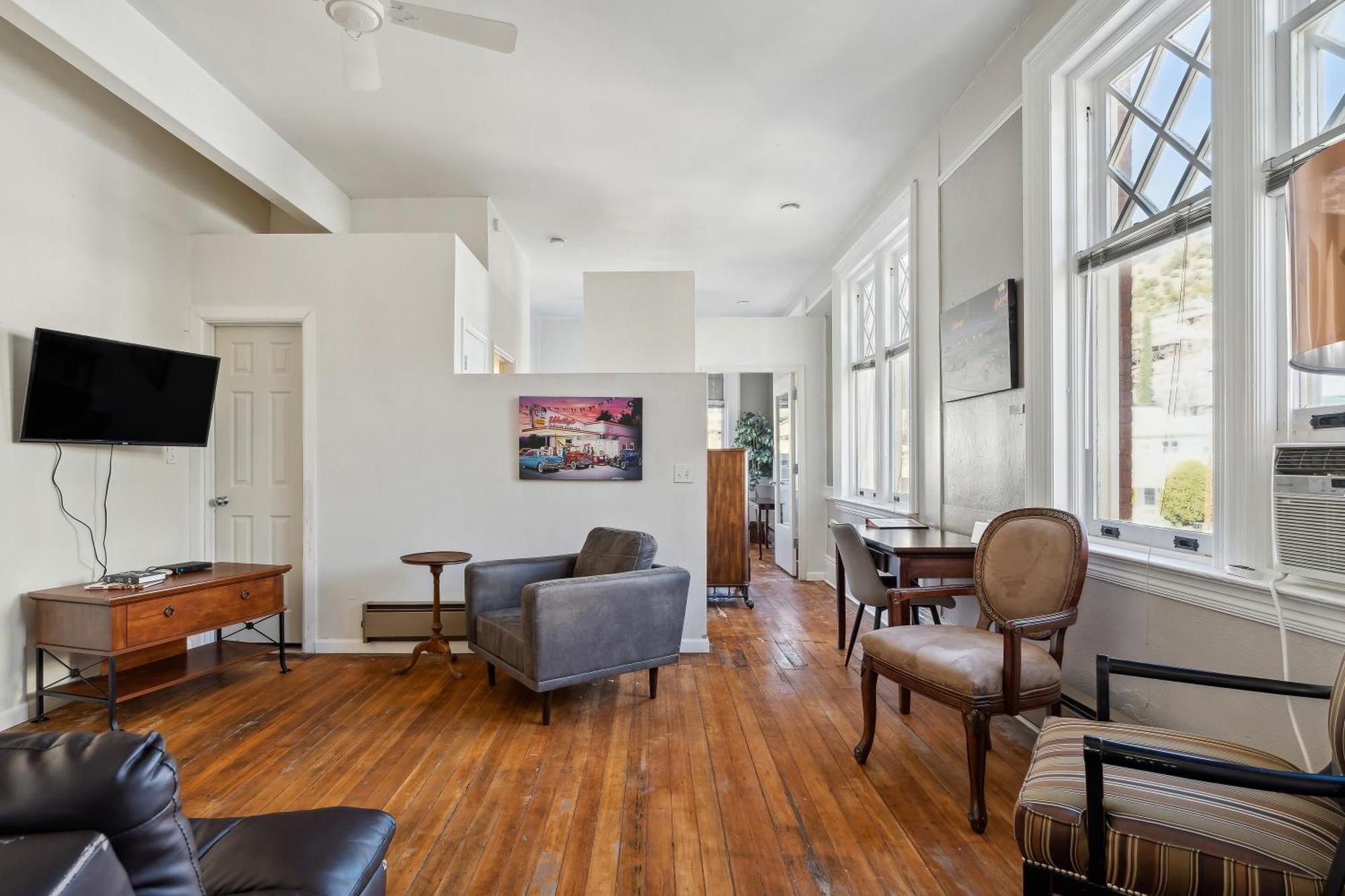Deluxe Apartment