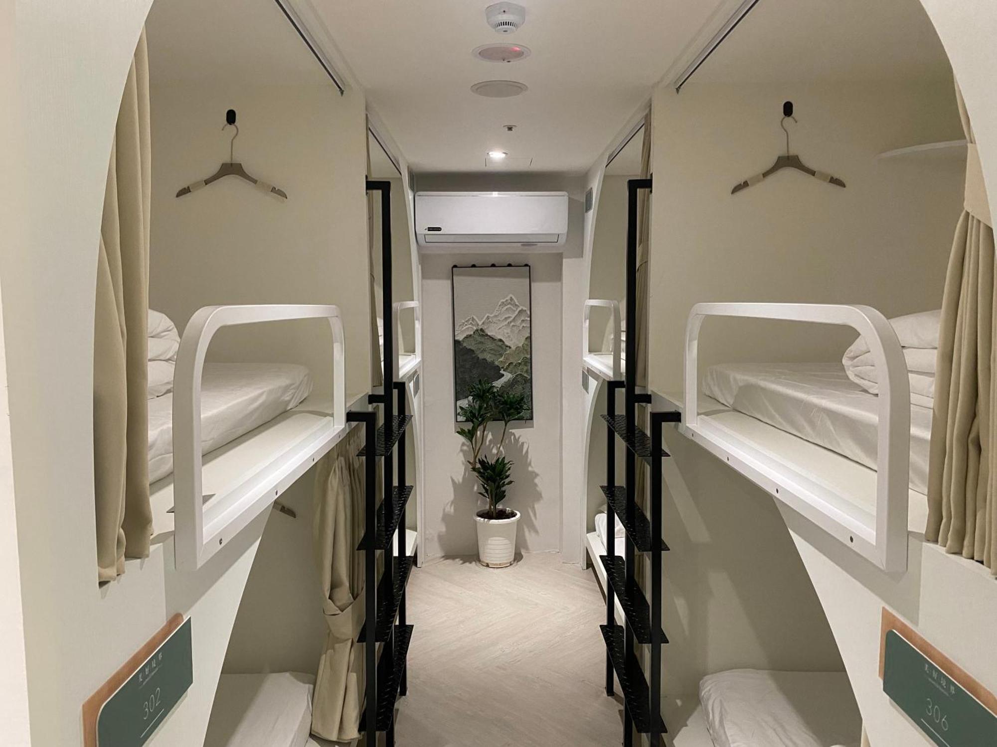 Bunk Bed in Mixed Dormitory Room
