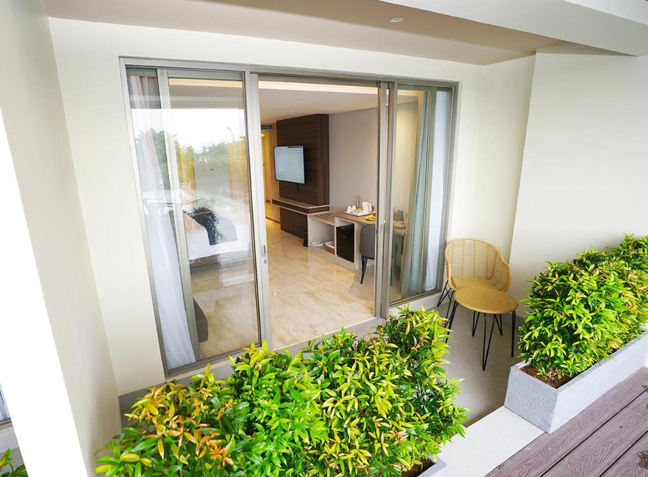 Deluxe Seaview Pool Access with Free One-time 2 Bottles of Beer or Afternoon Tea