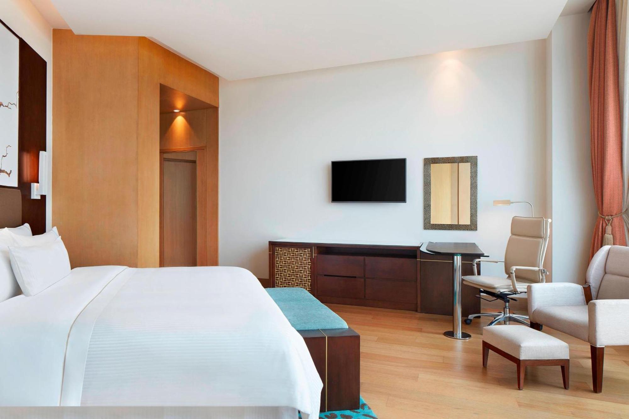 Club Room with Lounge Access, 1 Way Airport Transfers, 20% F&B Discount & Happy Hours (1 + 1 IMFL - 4 pm to 8 pm at 31/32)
