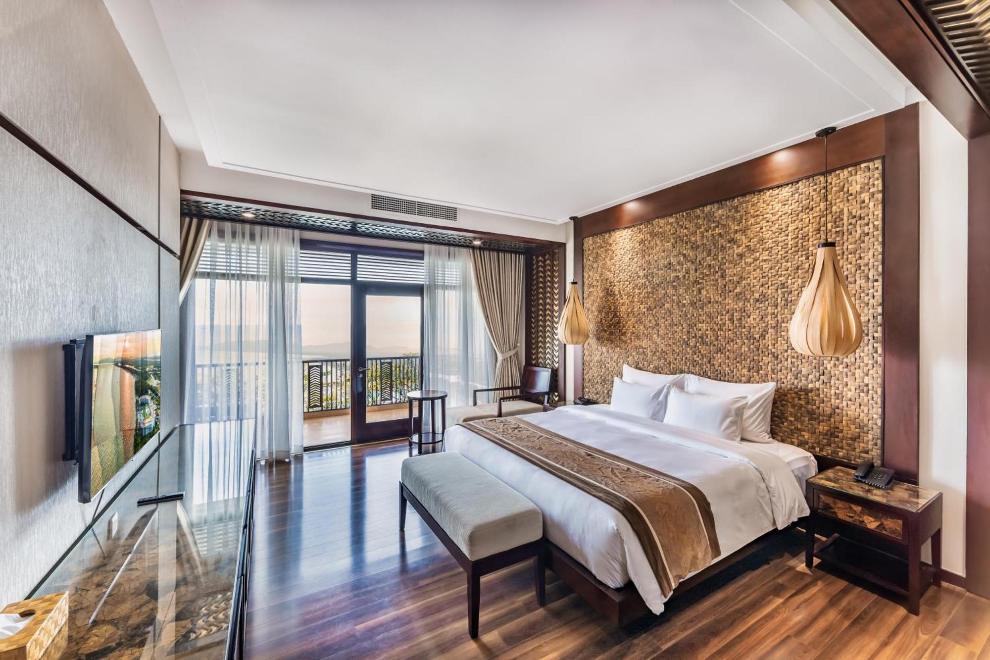 Queen Room with Pool View