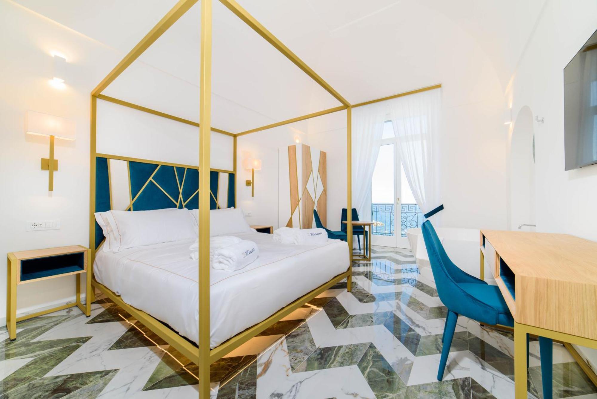 Deluxe King Room with Bath