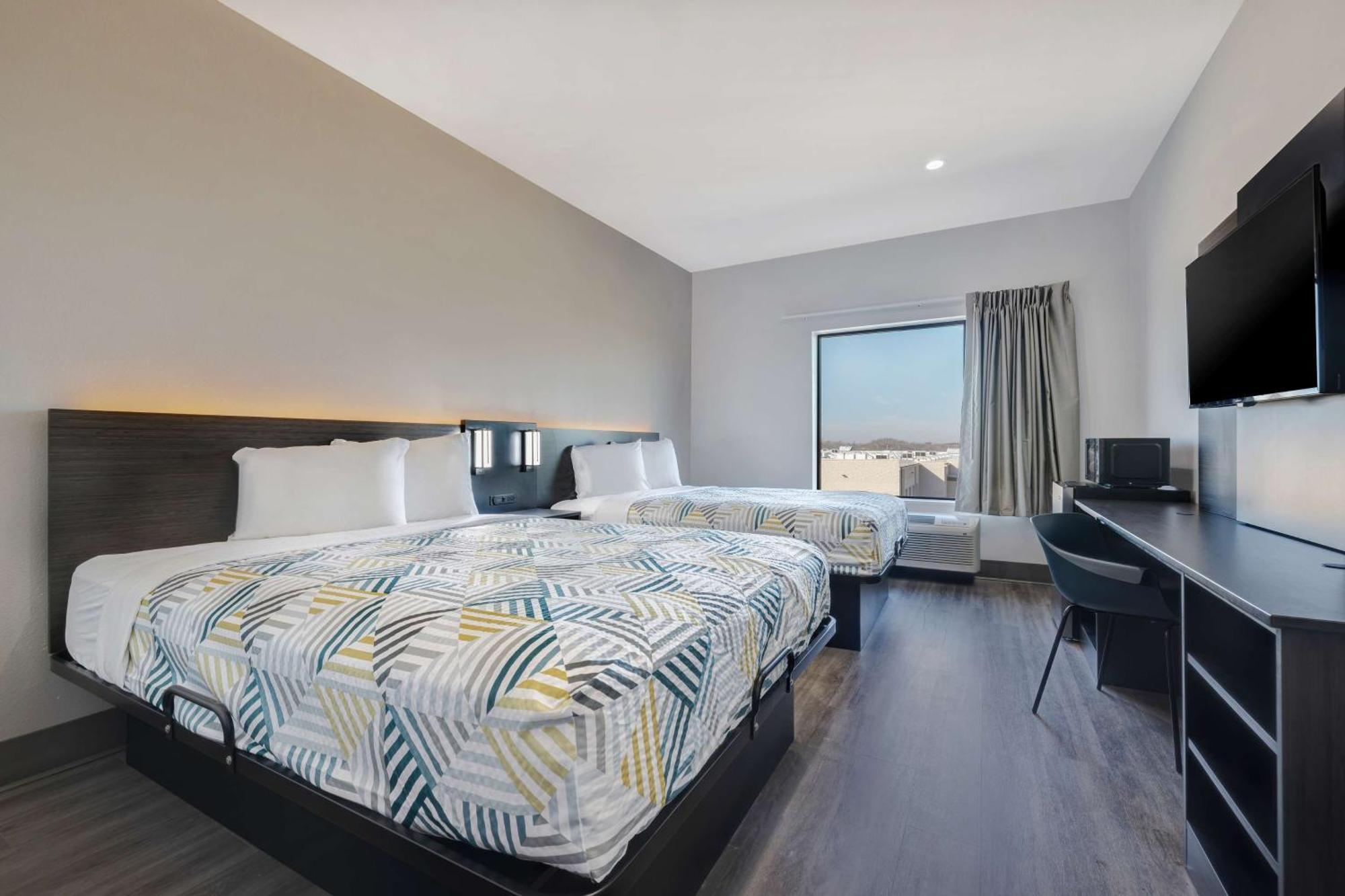 Deluxe Queen Room with Two Queen Beds - Non-Smoking