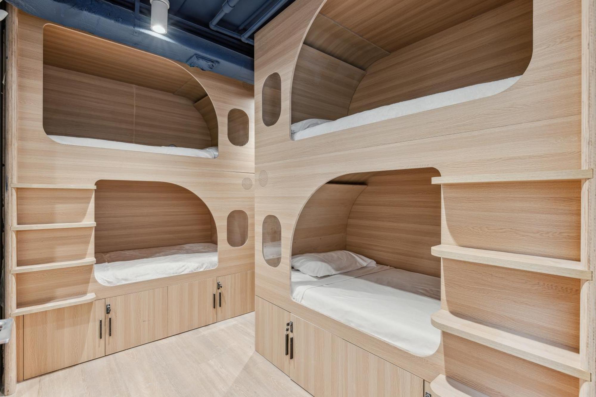 Bunk Bed in Female Dormitory Room,1505028904:JPEG