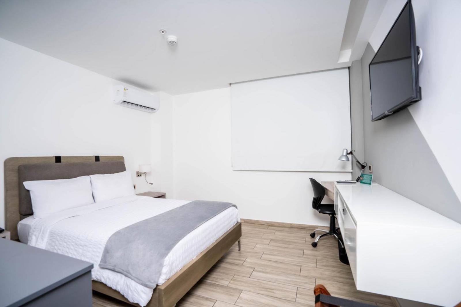 Standard Queen Room