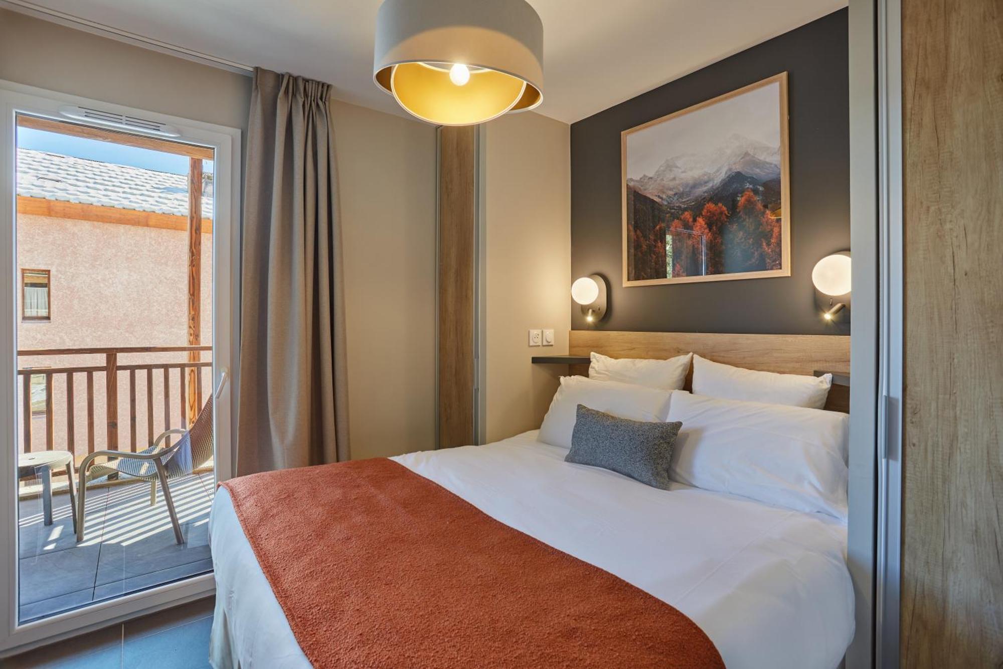 Two-Bedroom Apartment with Mountain View
