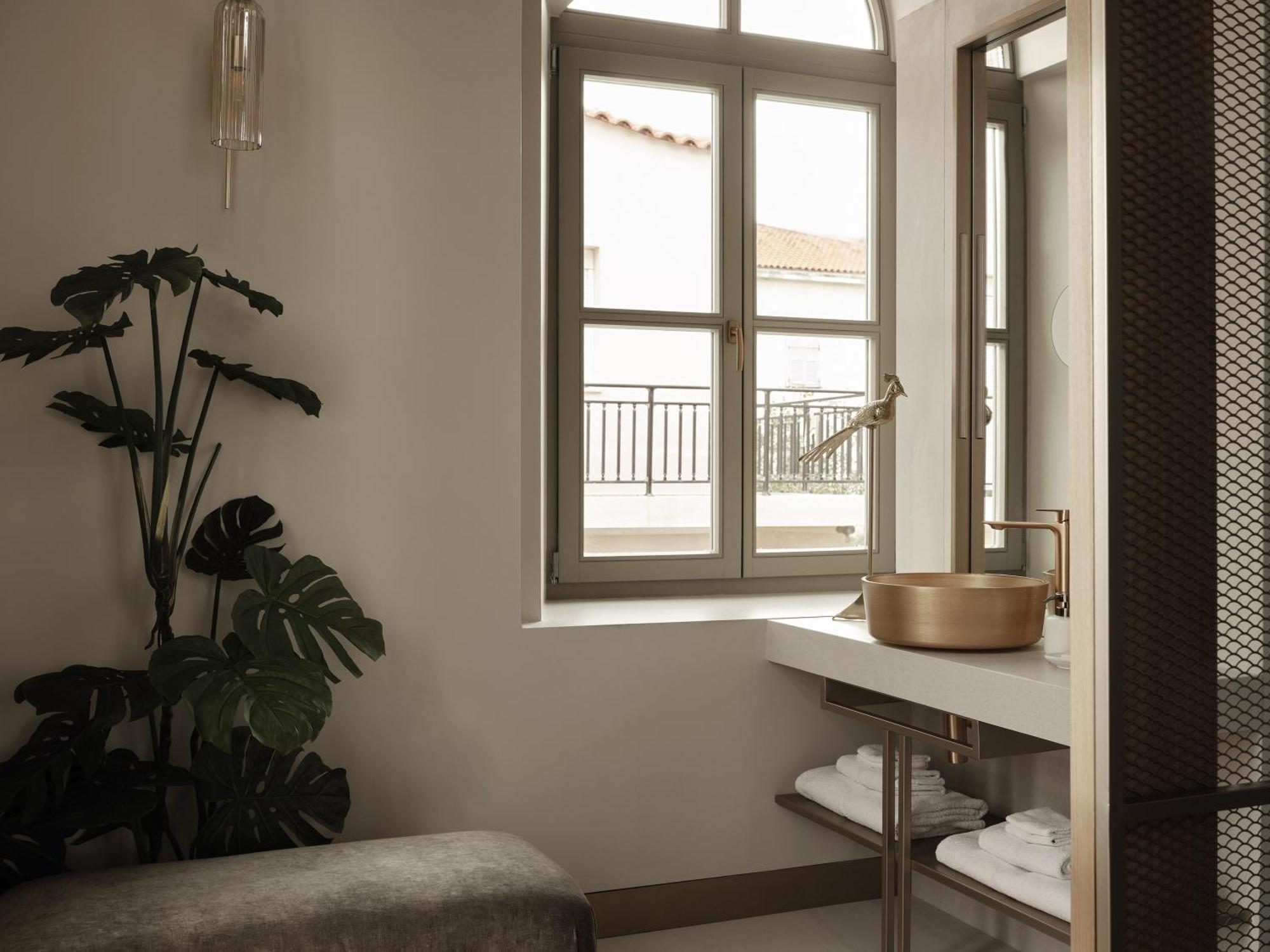 Executive Suite Balcony & Halepa View