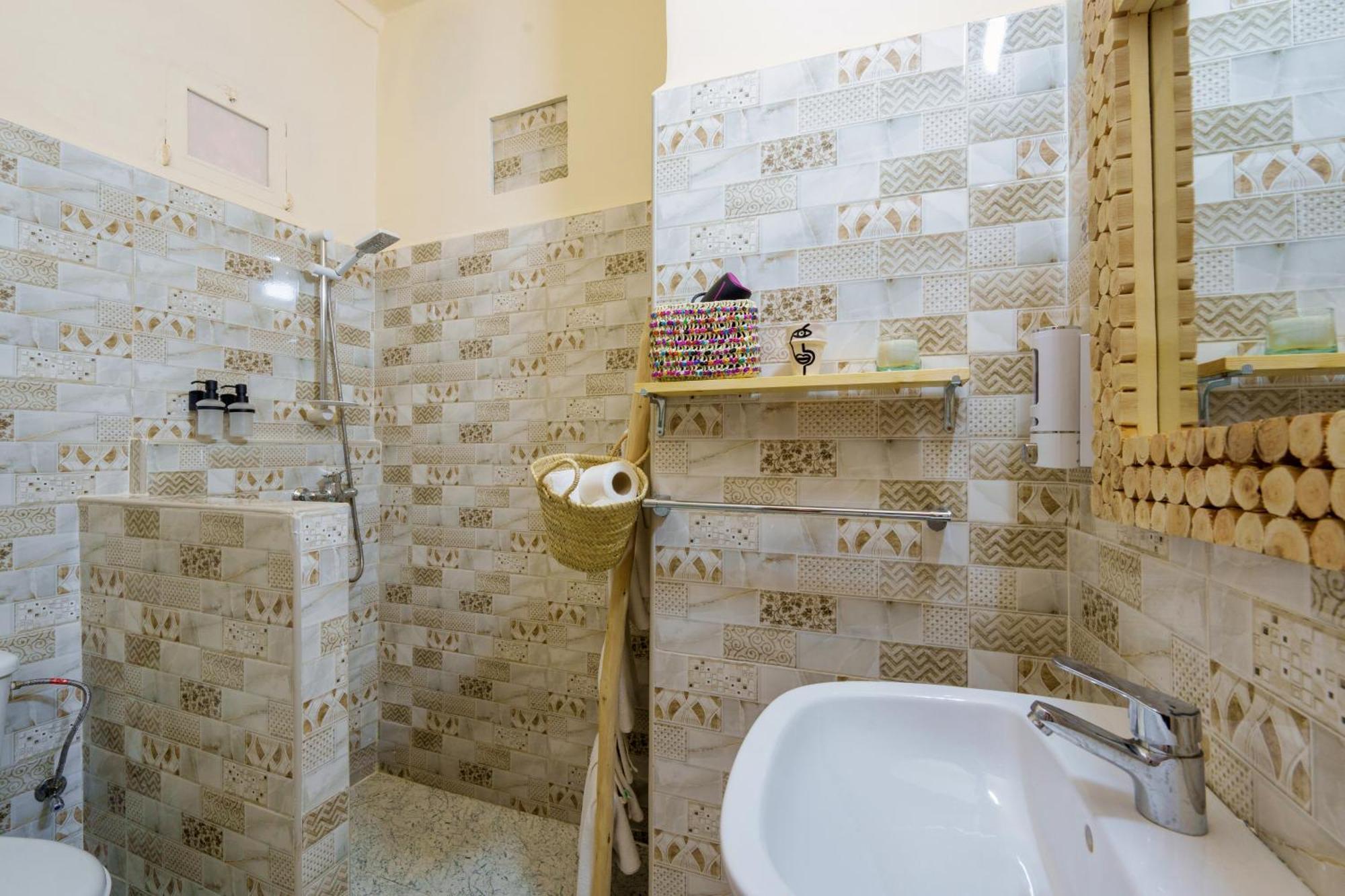 Triple Room Private Bathroom,1508705725:JPEG