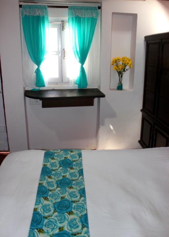 Deluxe Double Room with Shower (Non AC)