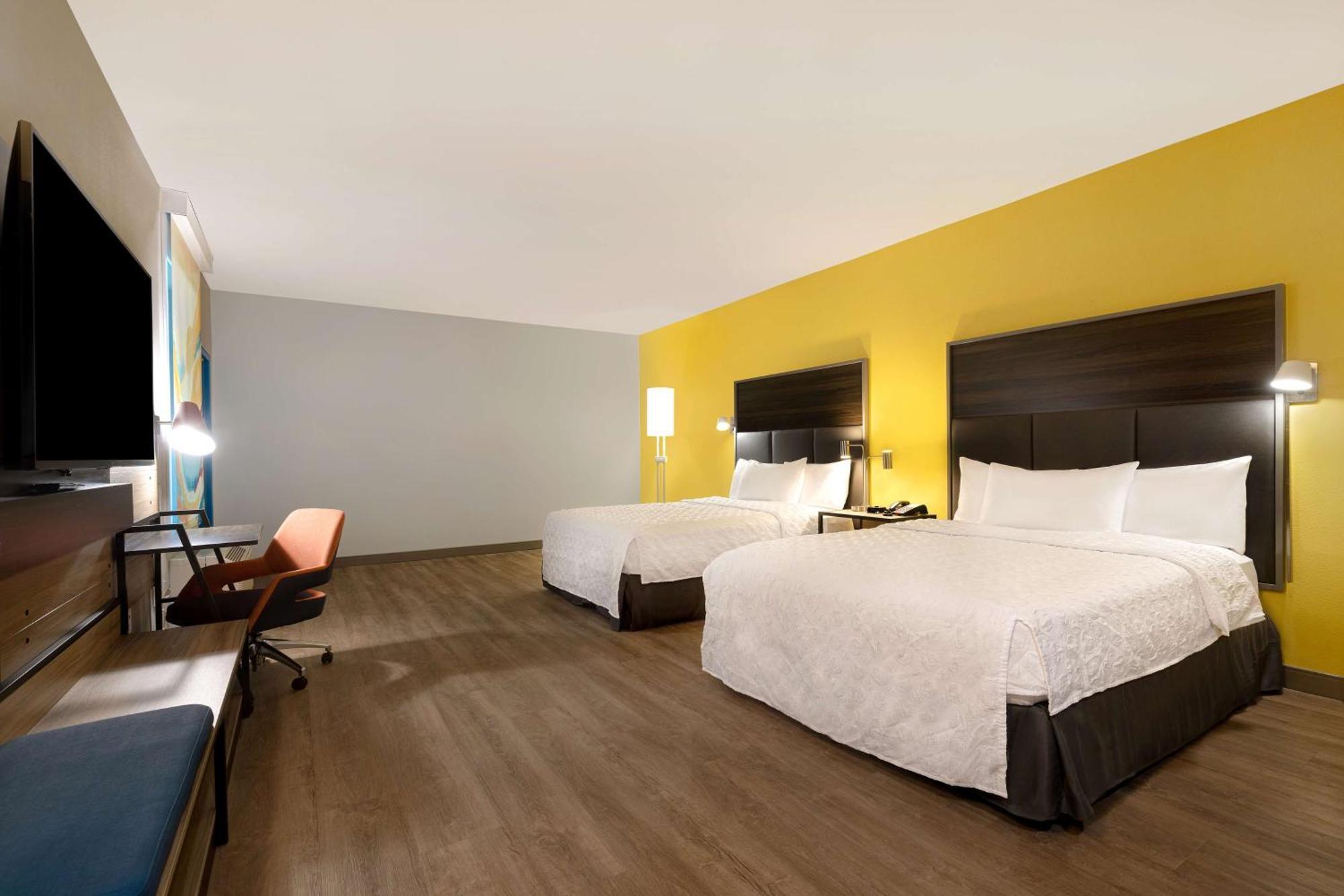 Accessible Queen Room with Two Queen Beds and Balcony - Ocean View