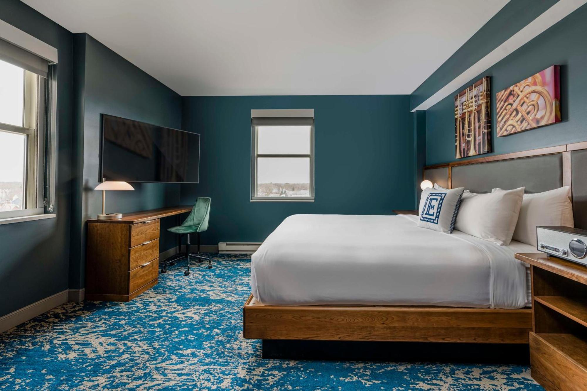 One-Bedroom Grand King Suite