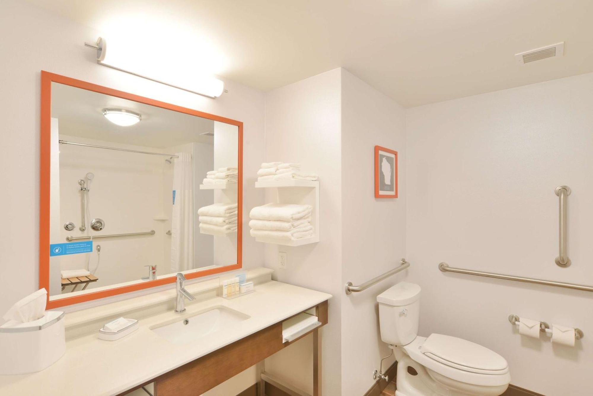 King Room Hearing Access or Non-Smoking