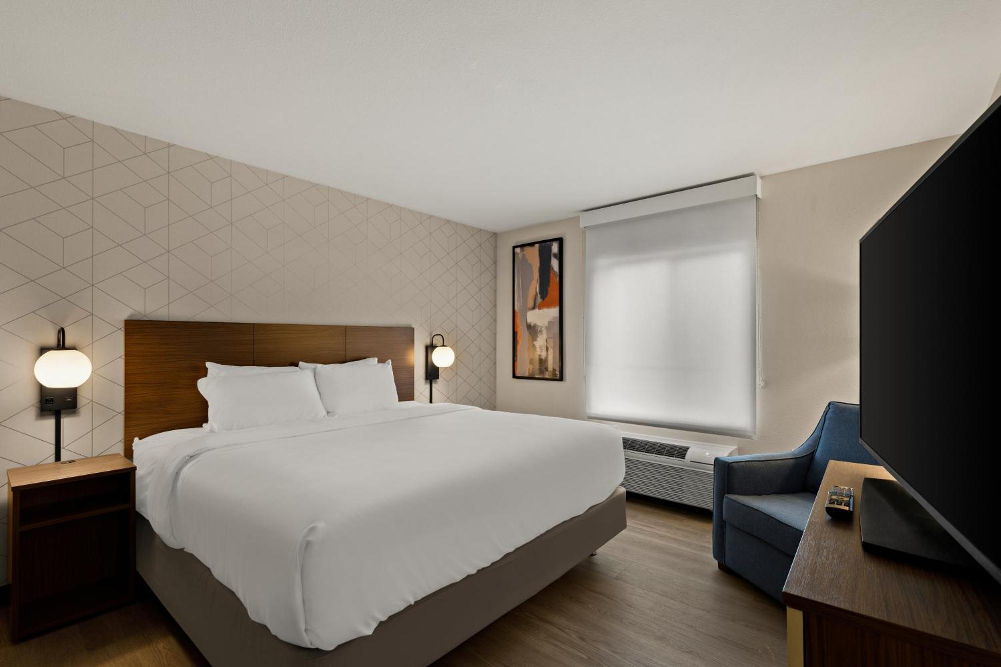 King Suite with Tub - Disability Access/Non Smoking