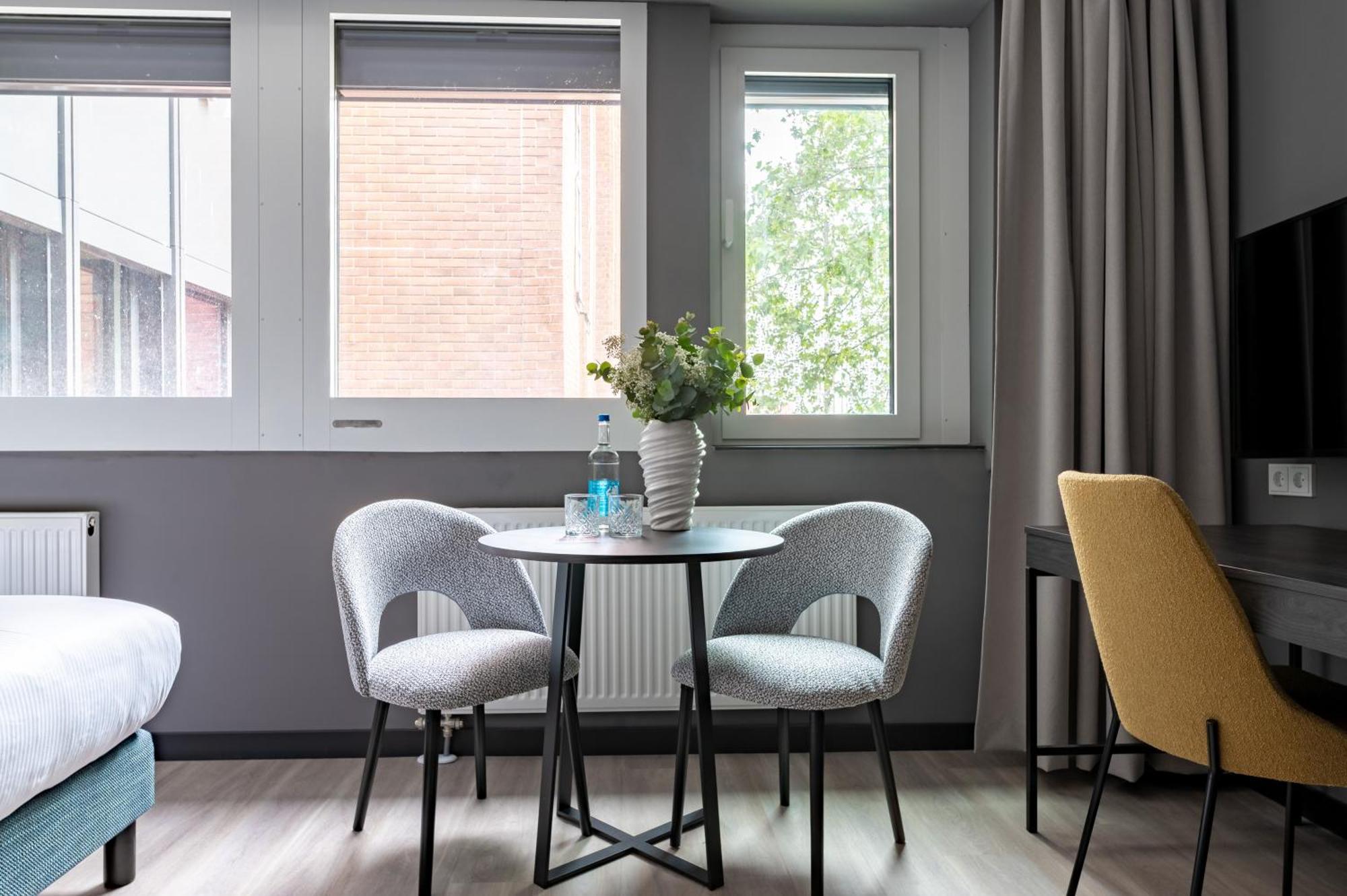 Extra Large Studio with Kitchenette