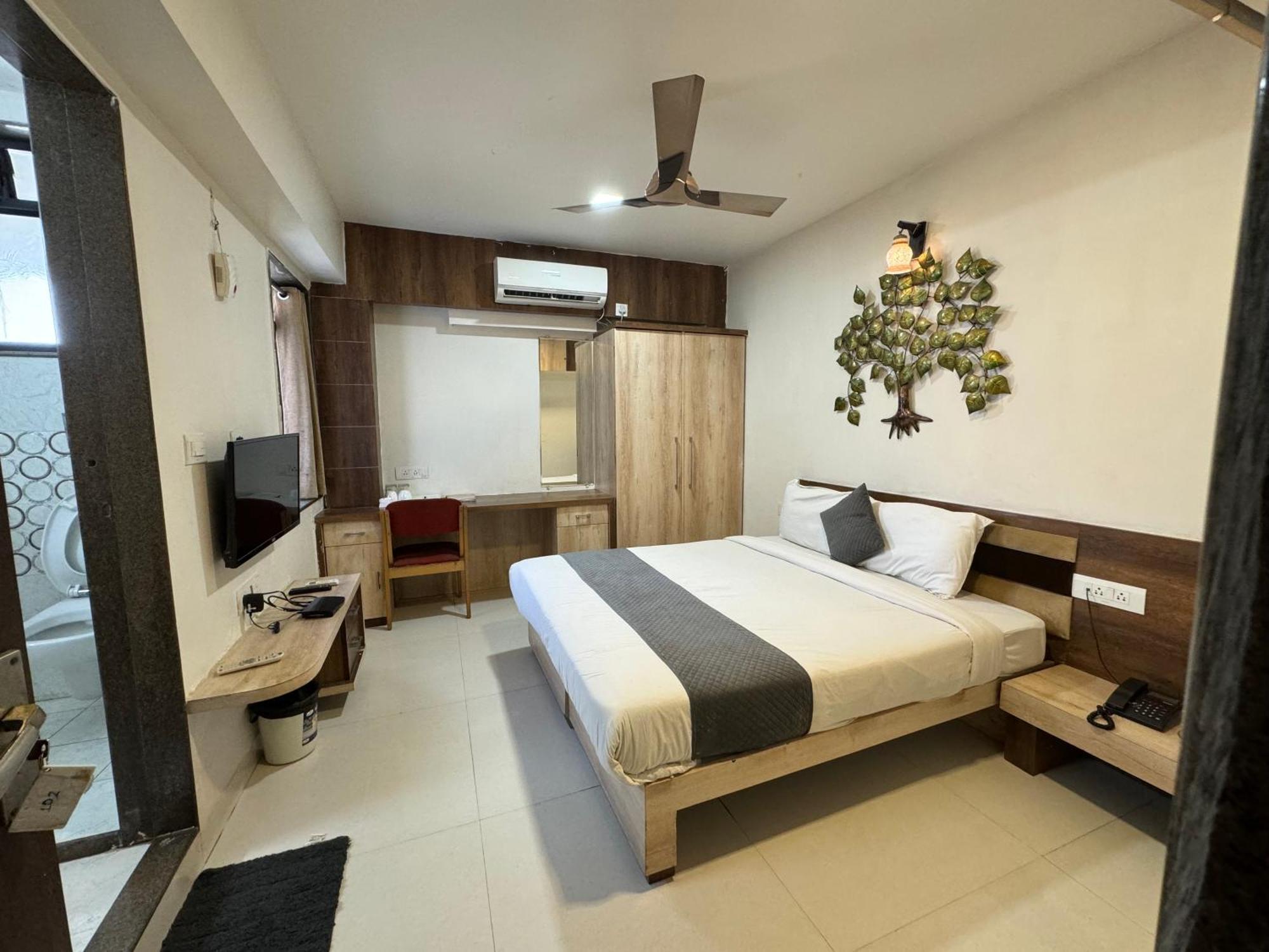 Deluxe Double or Twin Room