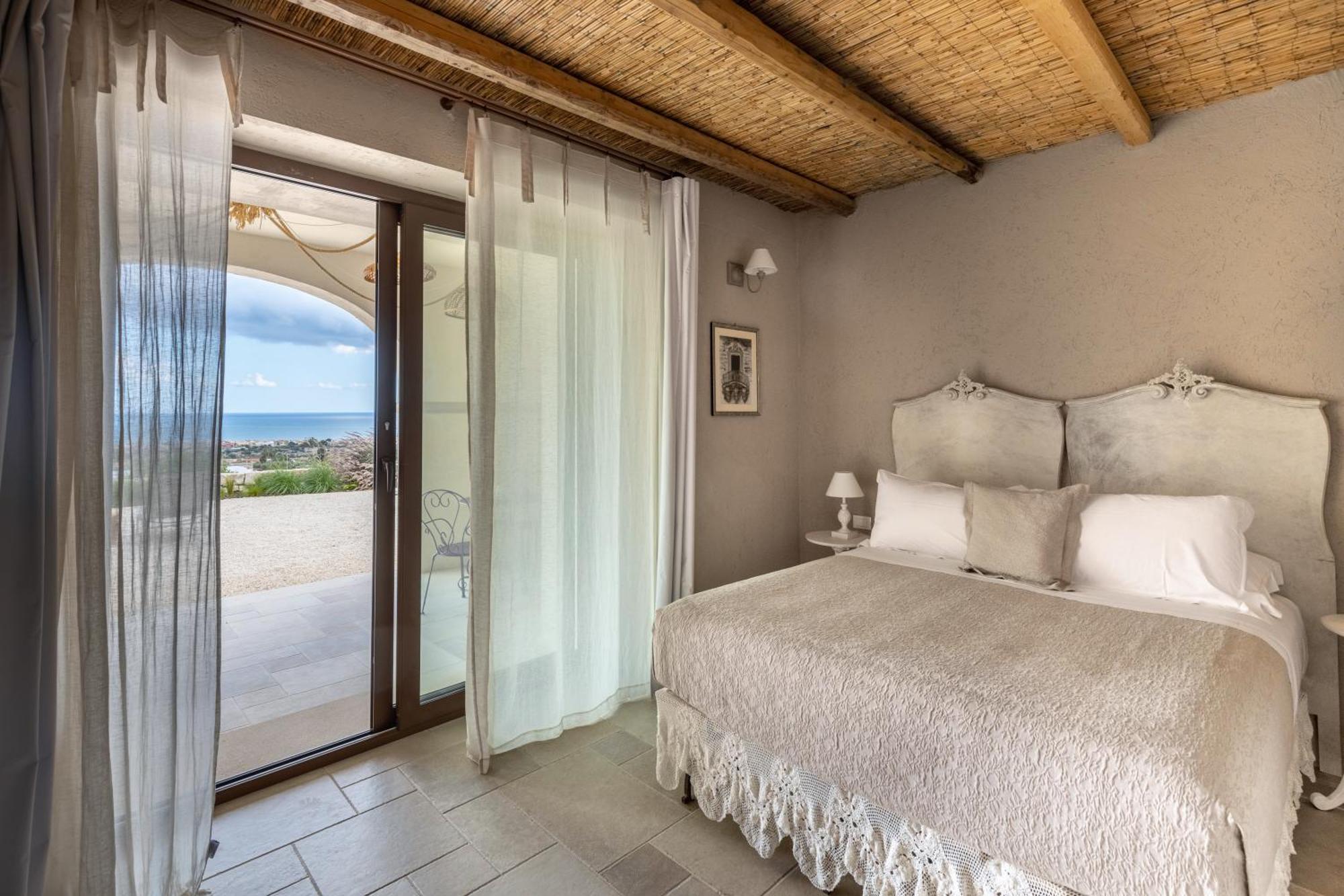 Deluxe Double Room with Sea View
