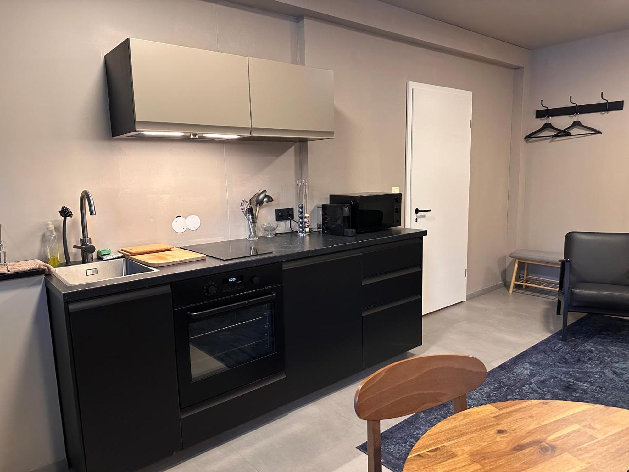 Studio Apartment Private Bathroom
