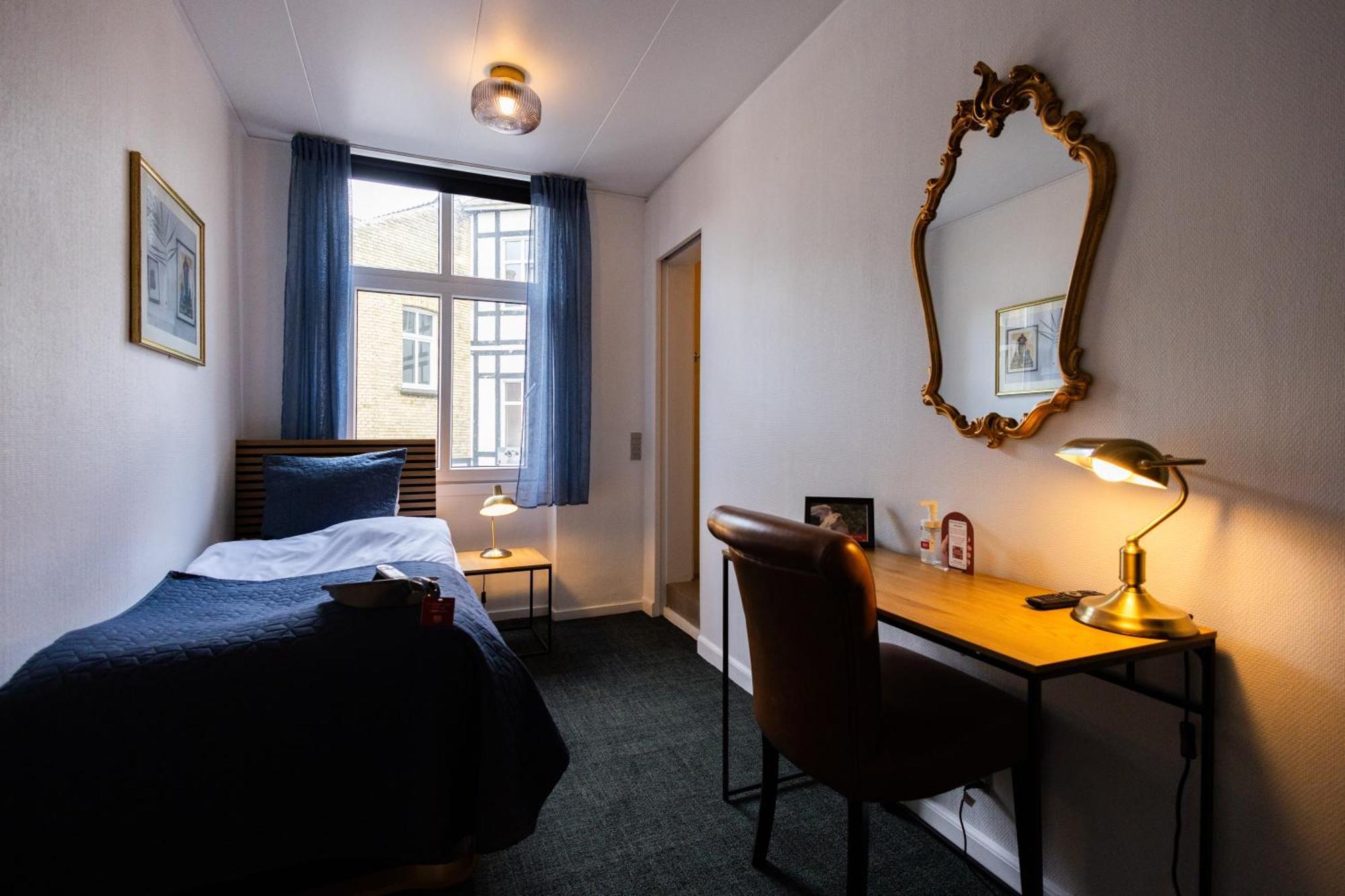 Single Room,1516322065:JPEG