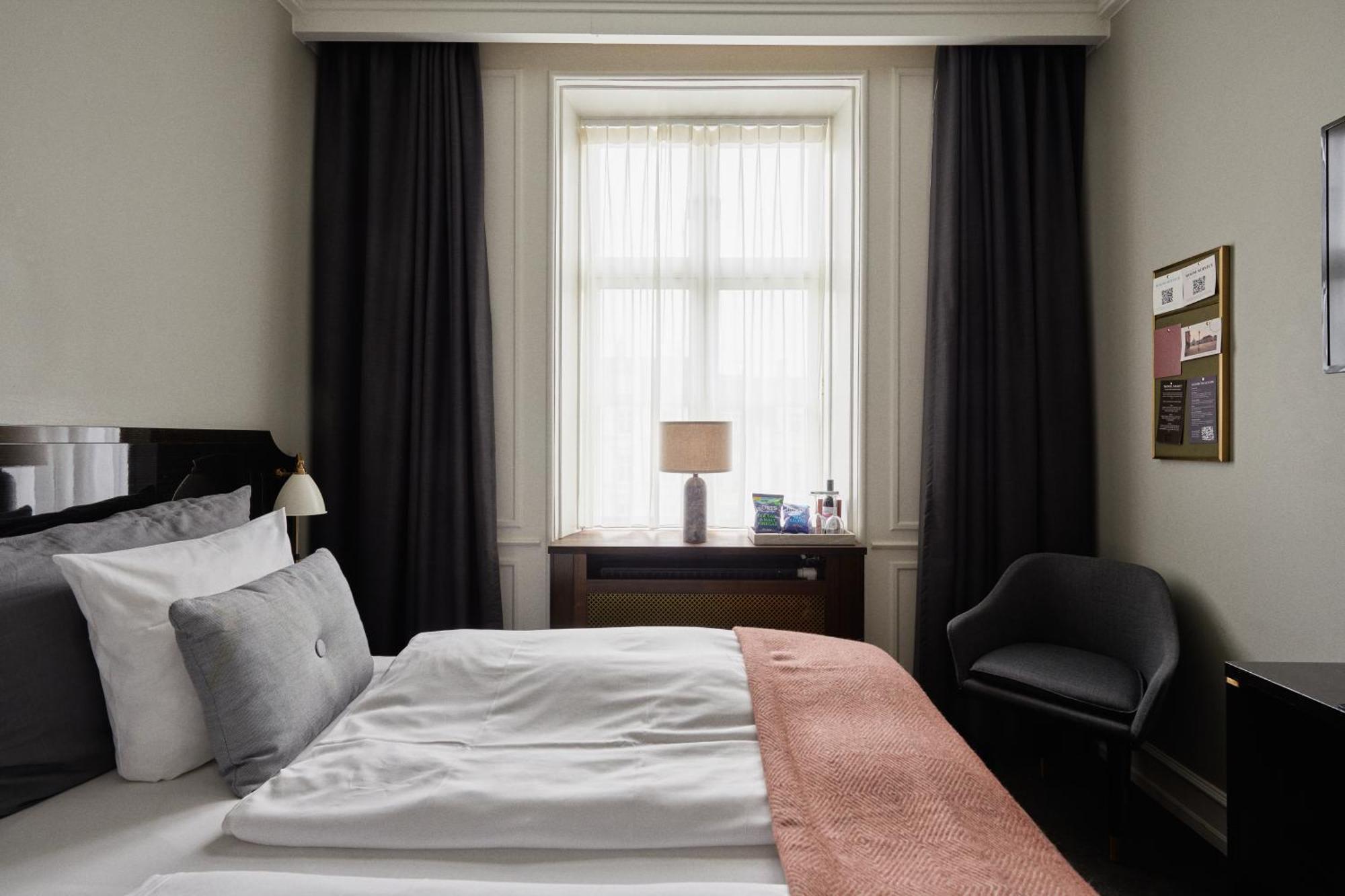 Small Double Room,1516323232:JPEG