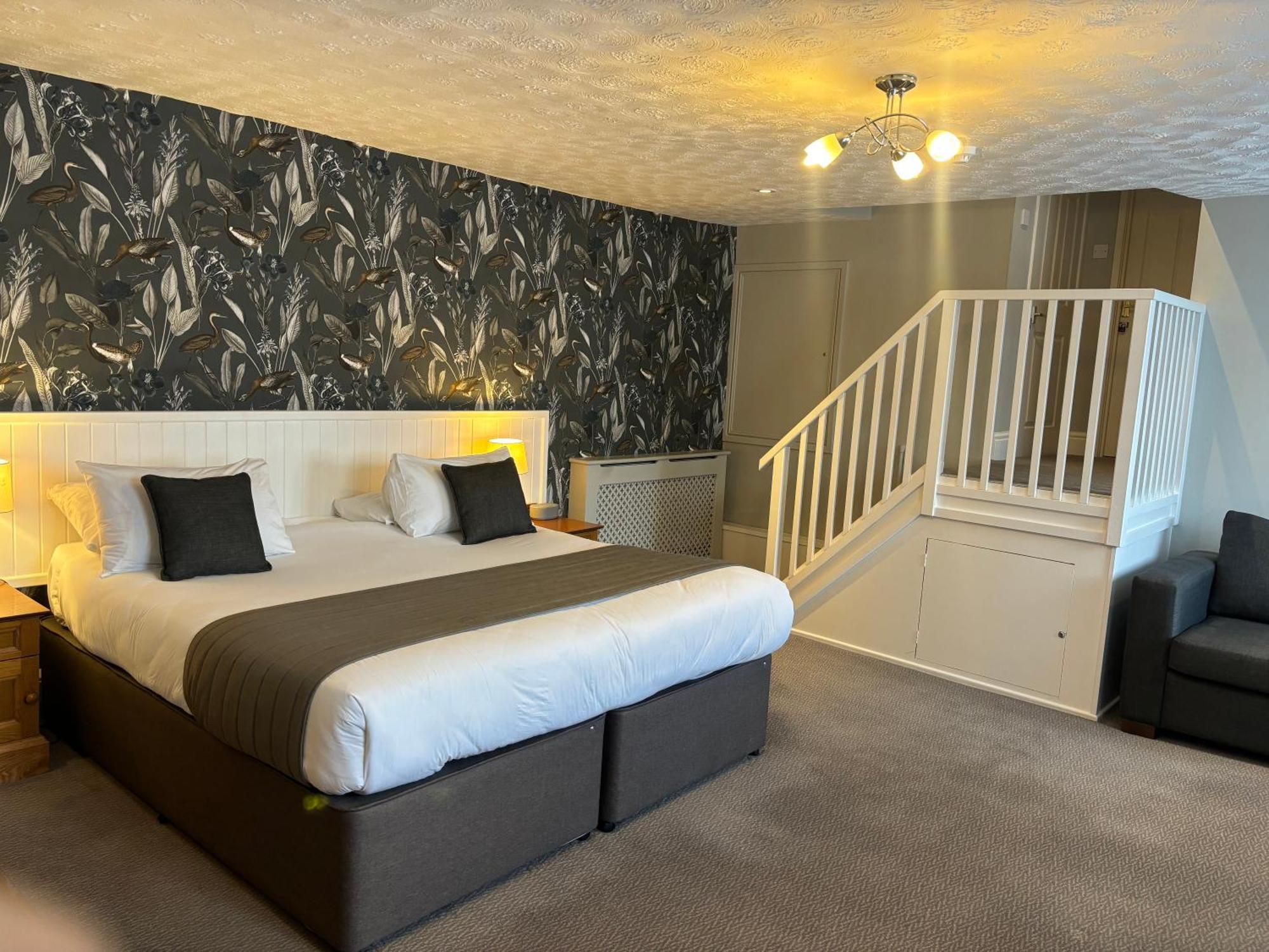 Executive Queen Room With Sofa Bed