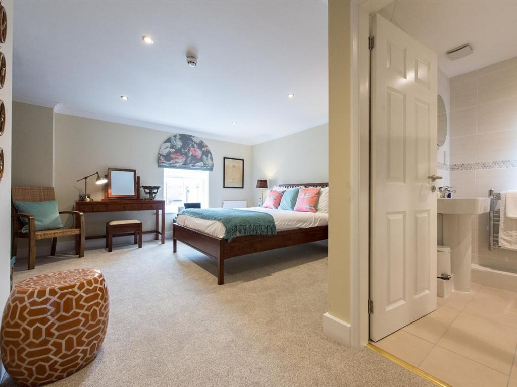 King Room,1588035062:JPEG