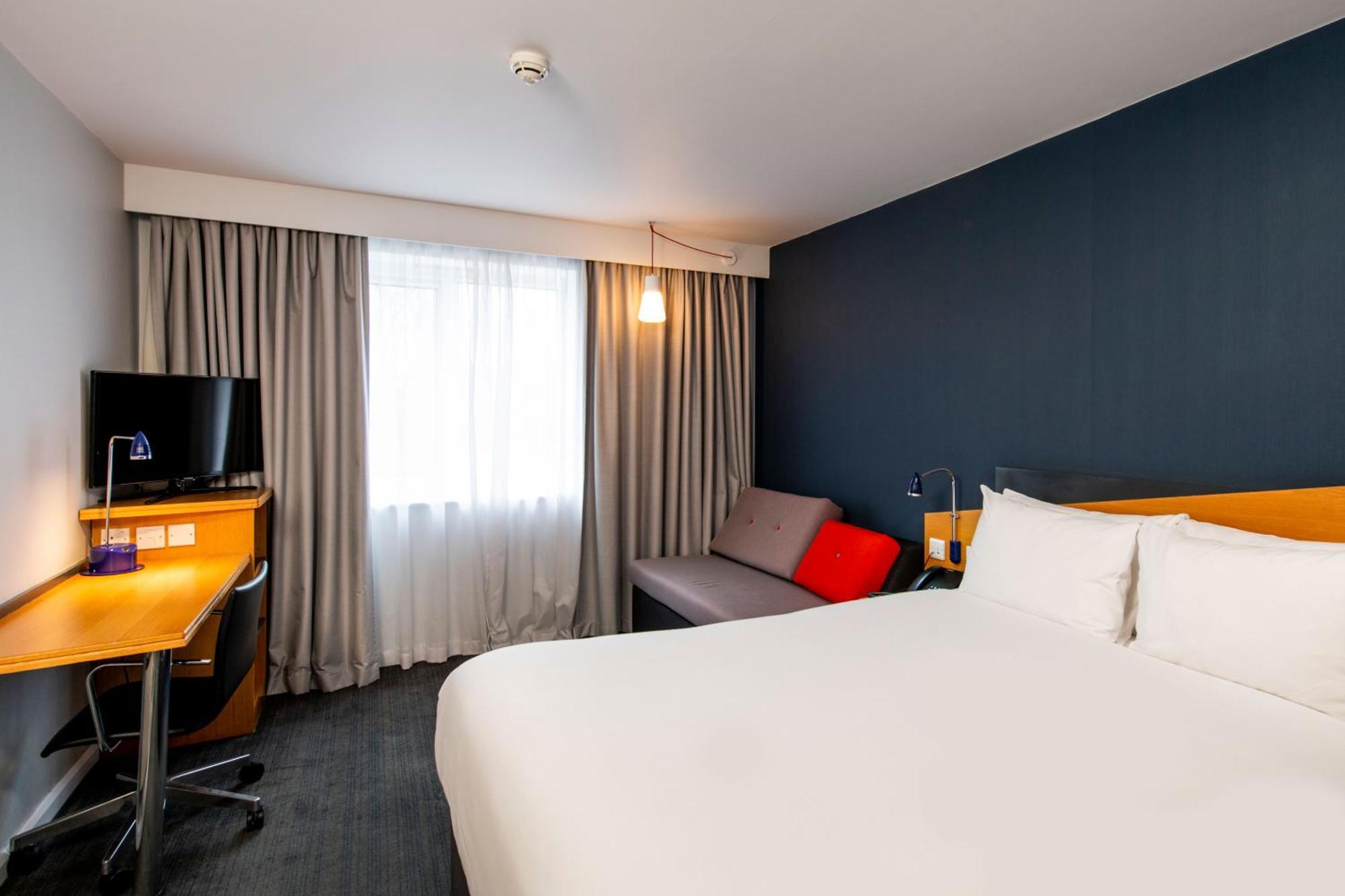 Standard Double Room with Two Double Beds and Free Hot Breakfast