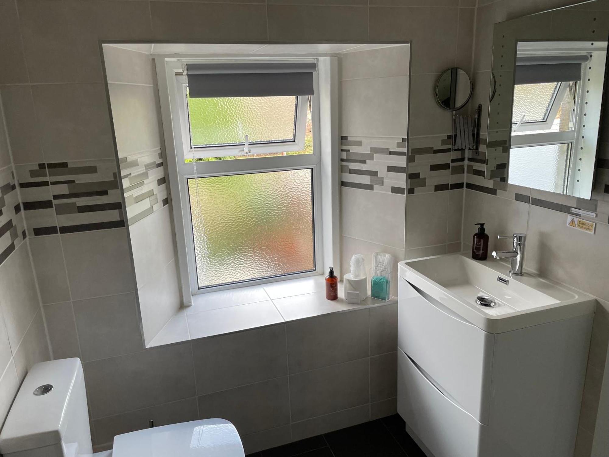 Twin Room,1516345648:JPEG