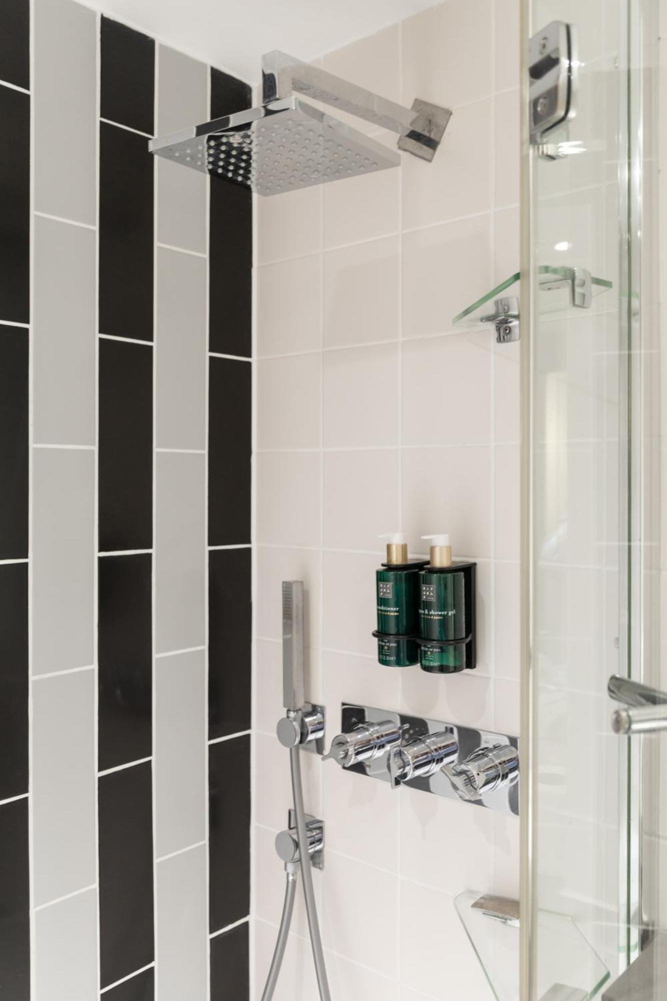 Executive Suite - Split Level,1516351879:JPEG