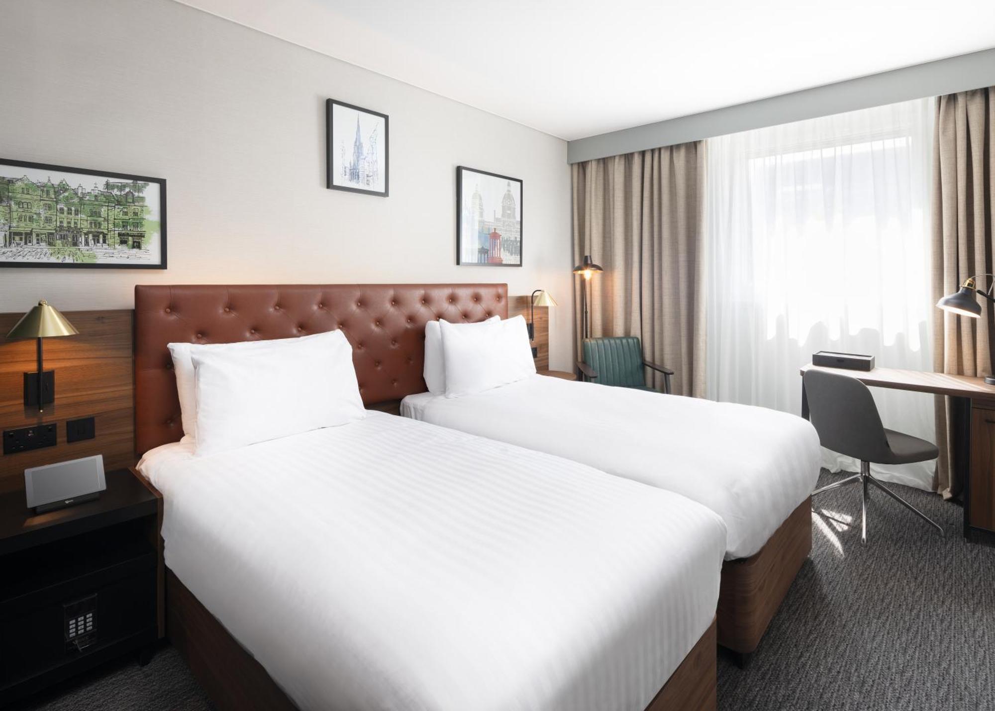 Twin Room,1708175273:JPEG