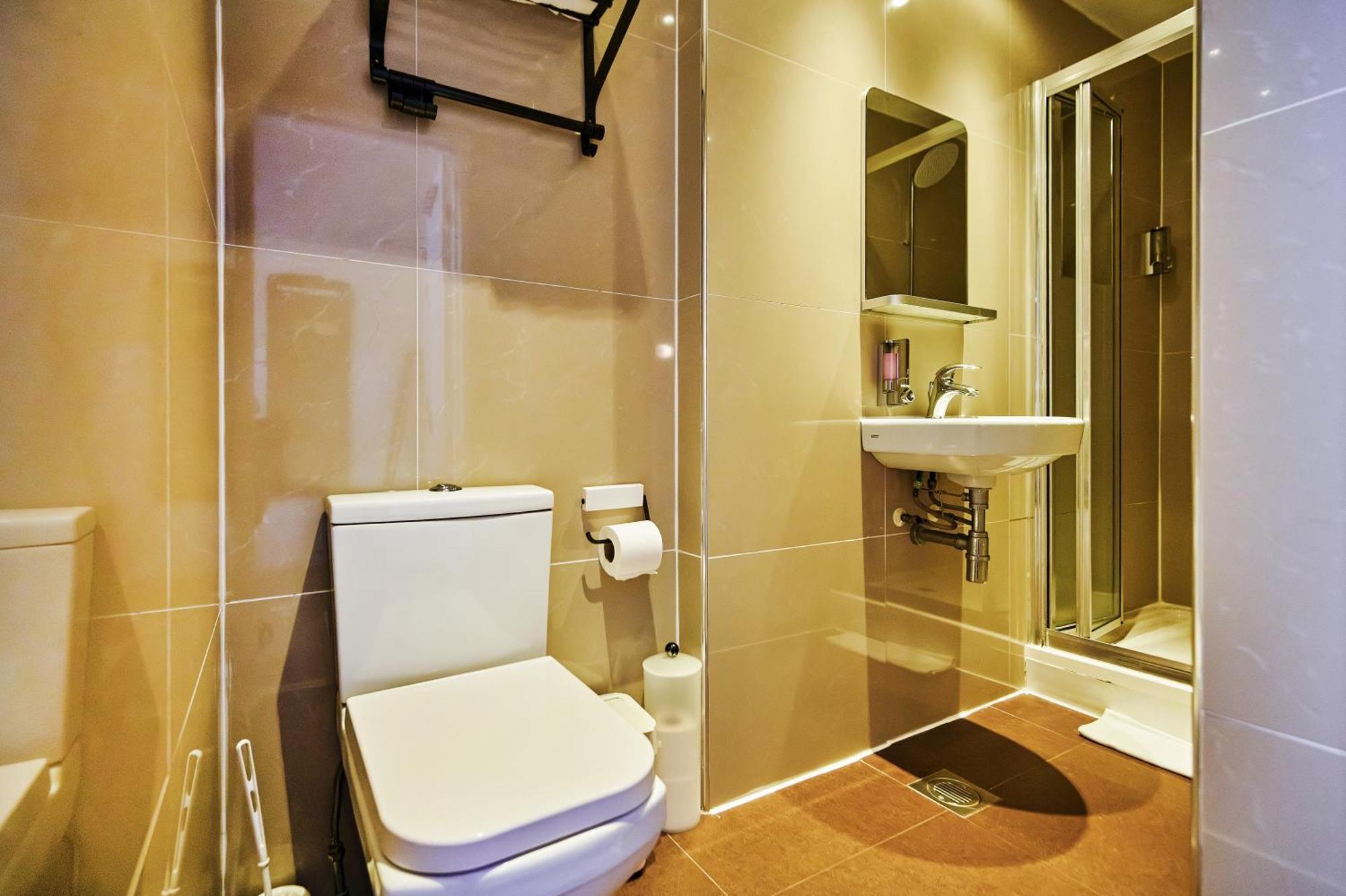 Twin Room,1516360768:JPEG