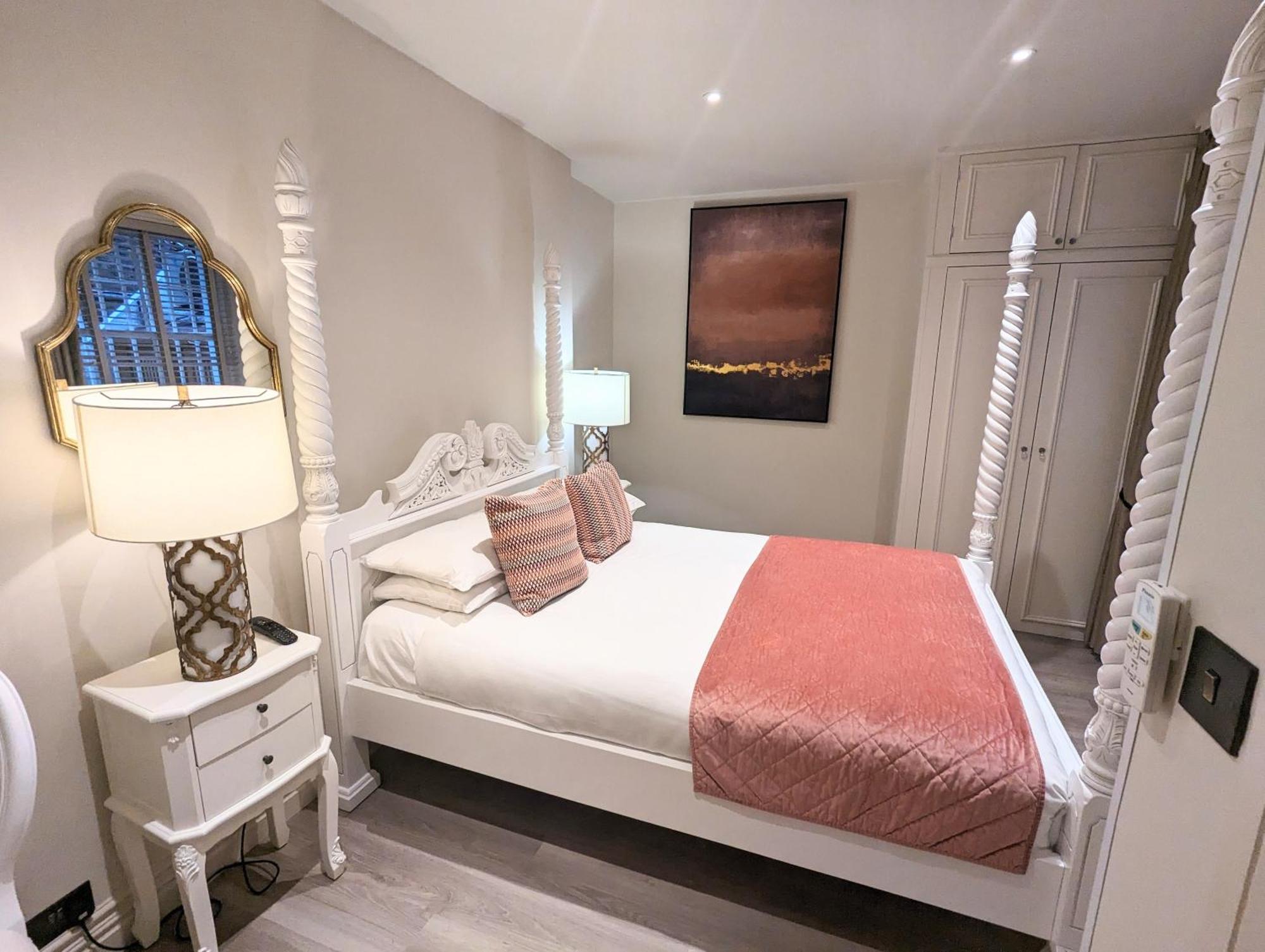 Luxury Four Poster,1516365436:JPEG