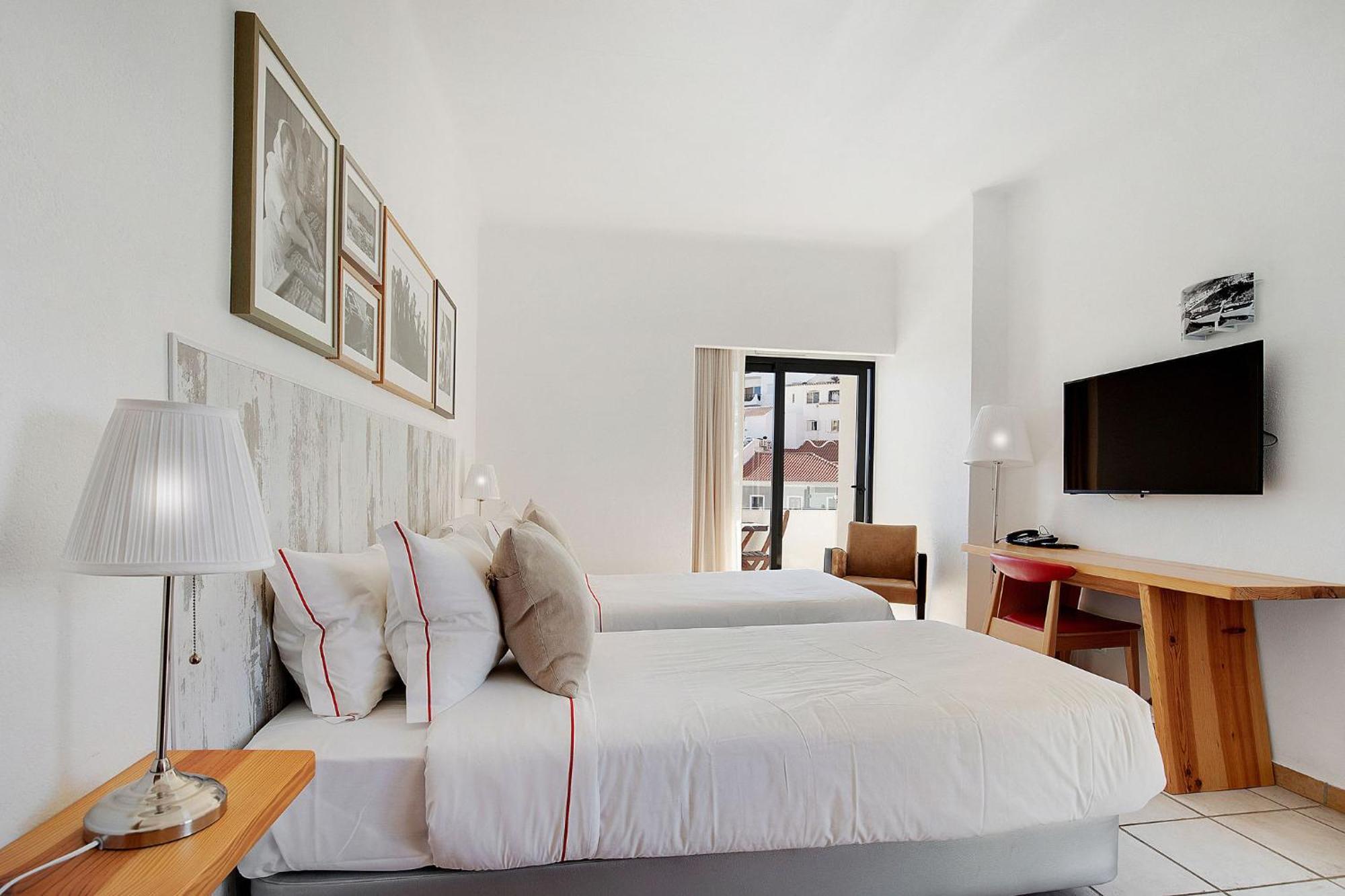 Deluxe Double or Twin Room with Sea View,1516396186:JPEG