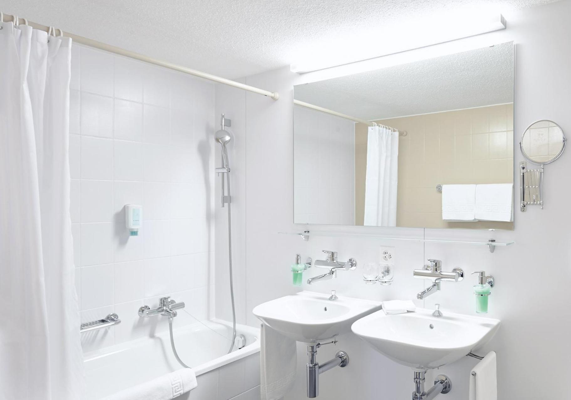 Zweibettzimmer mit Blick auf den Fluss
