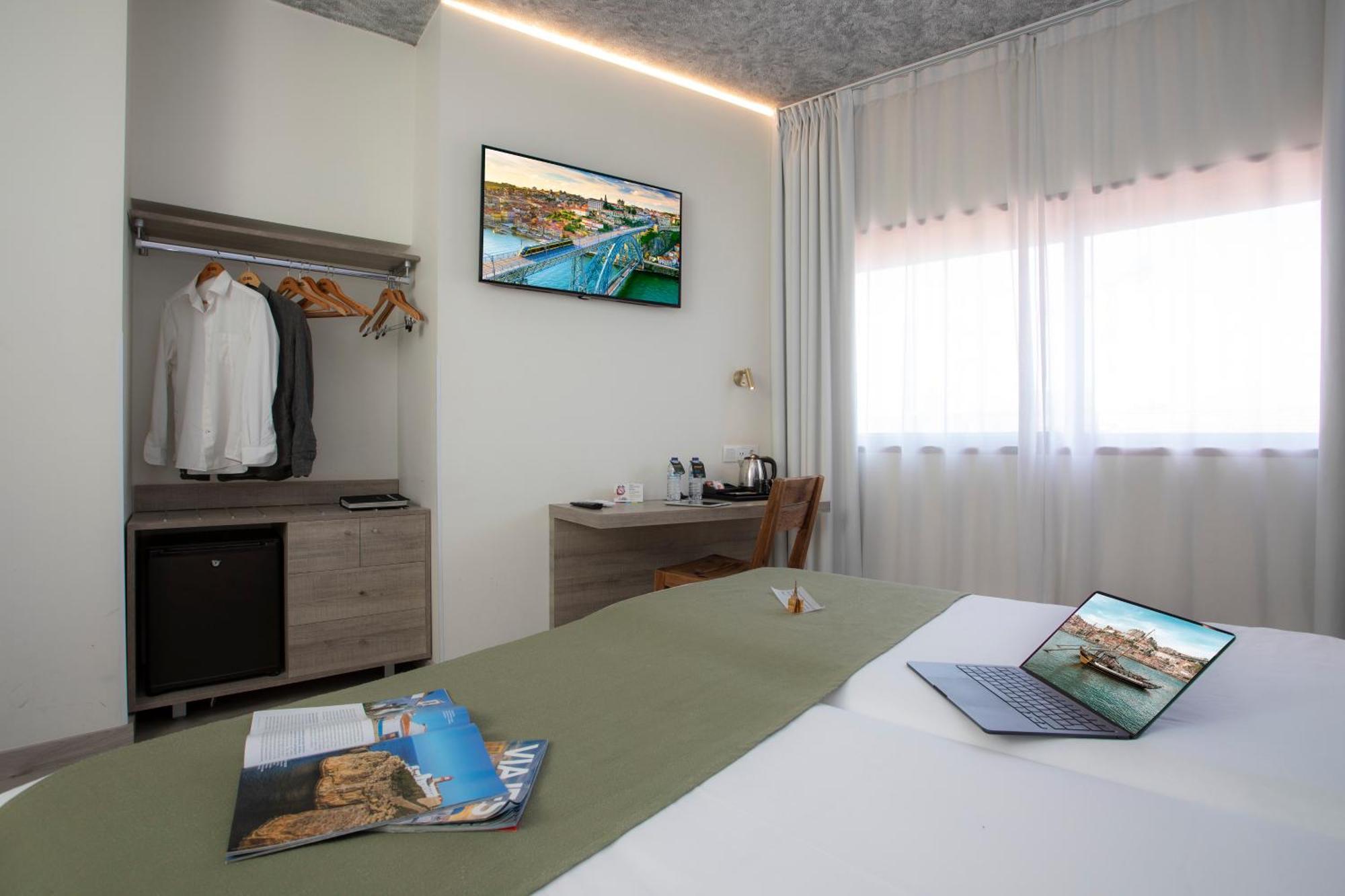 Twin Room,1516397068:JPEG