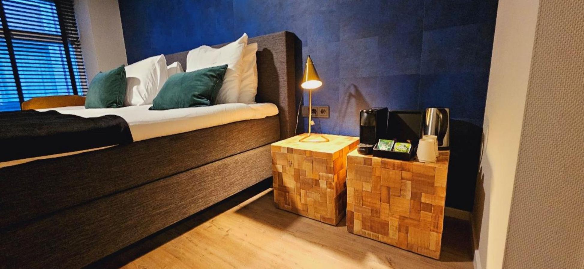Small Executive Twin Room,1516460443:JPEG