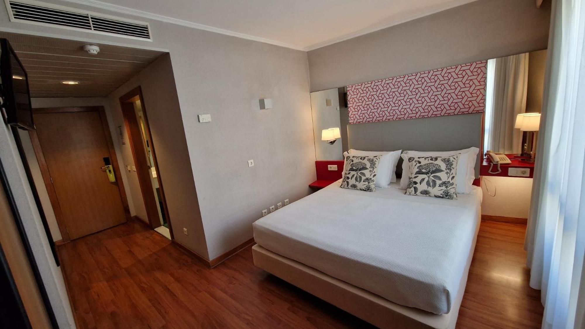 Small Double Room,1516425877:JPEG