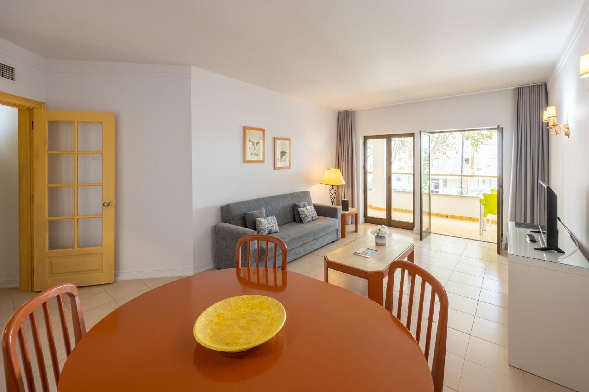 One-Bedroom Apartment,1516429453:JPEG