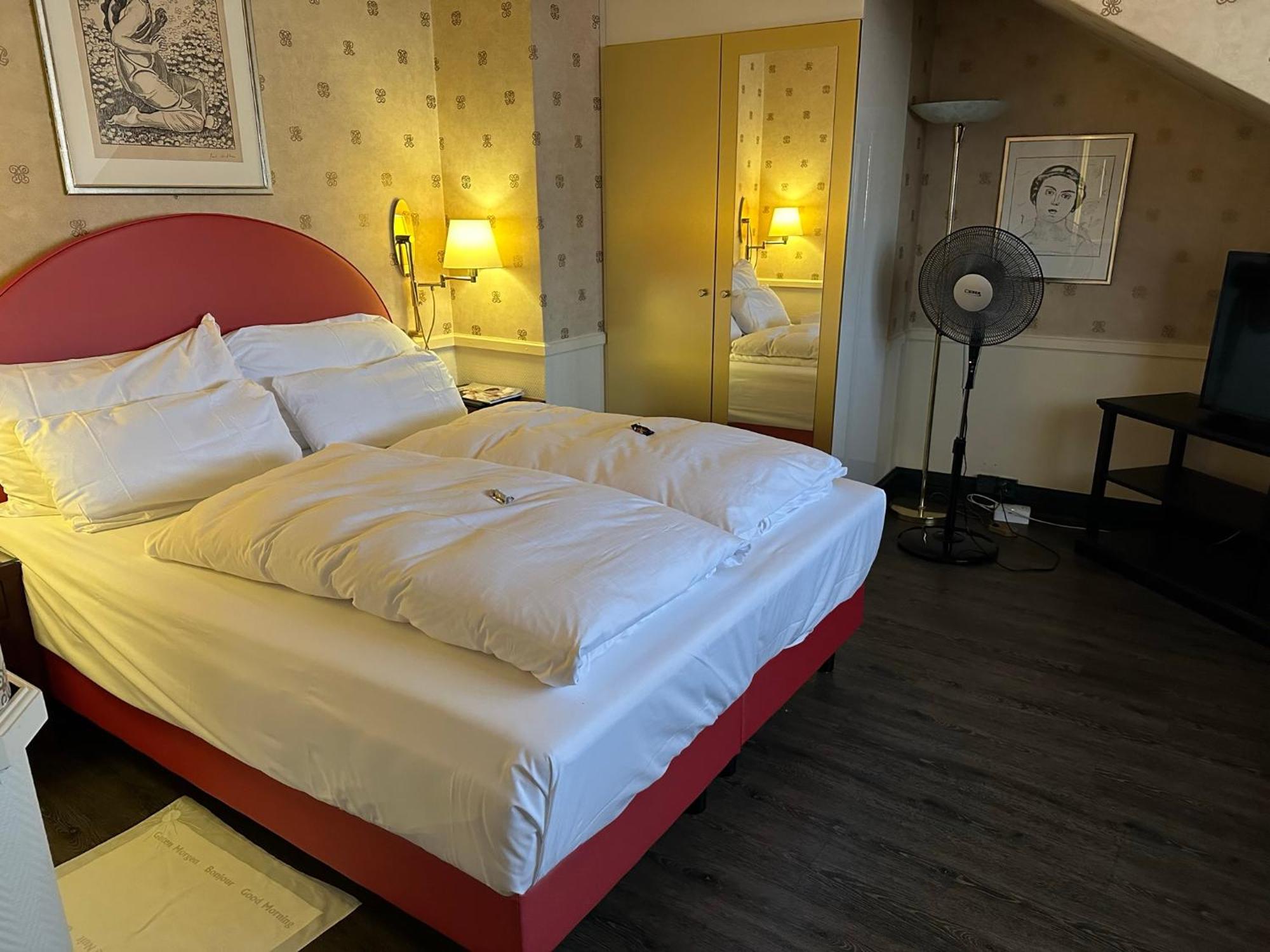 Standard Queen Room