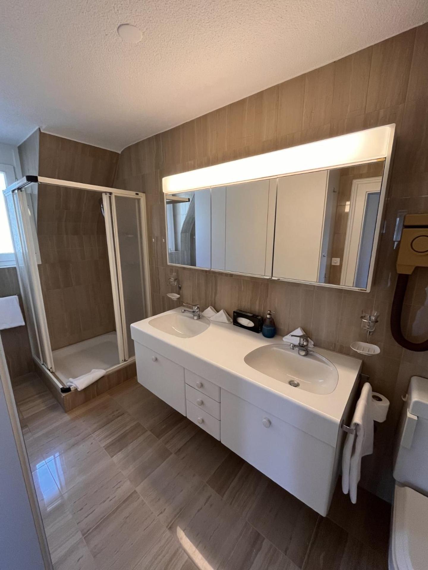 Family Room,1516447840:JPEG