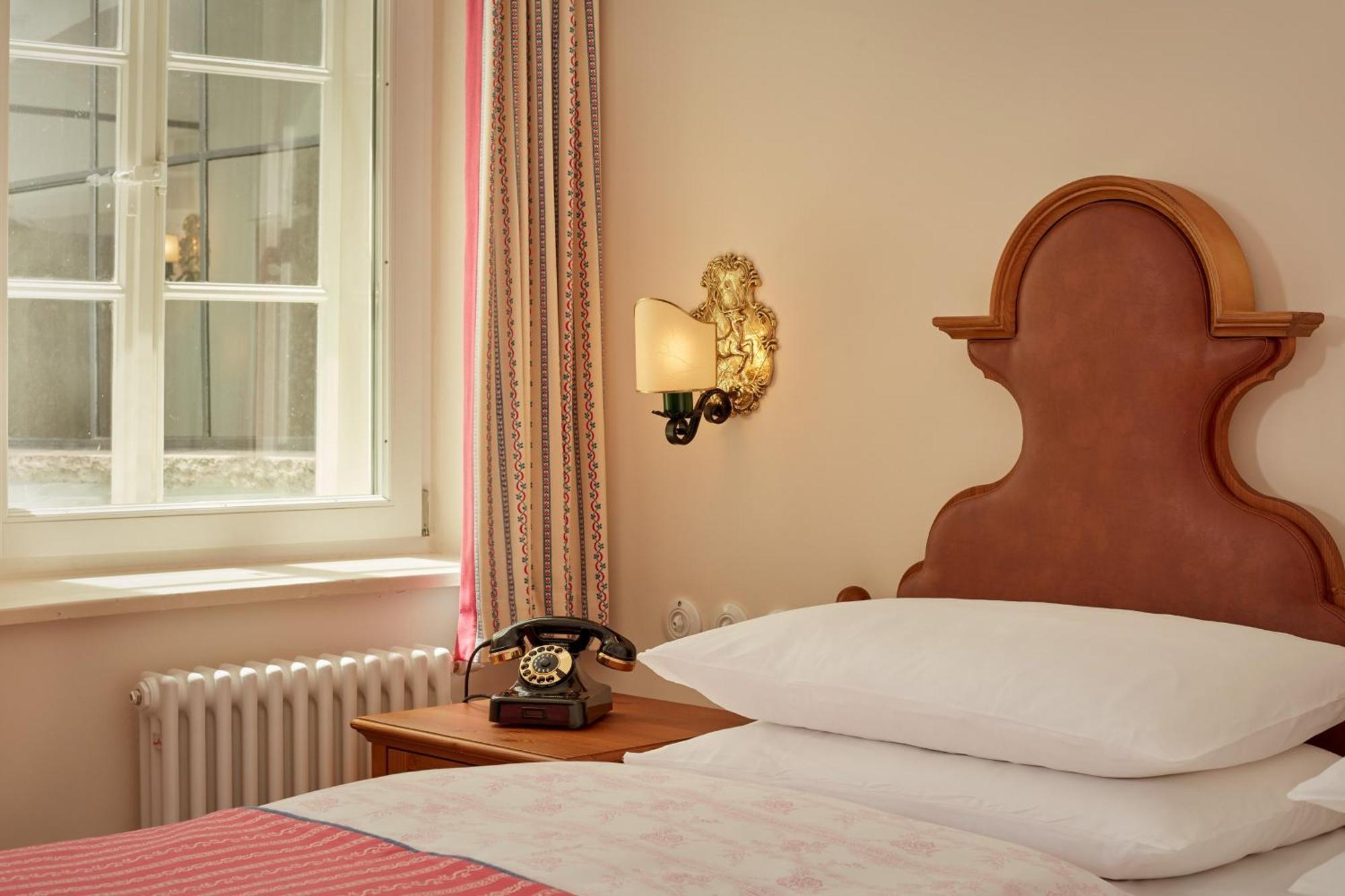 Deluxe Room King,1516451149:JPEG