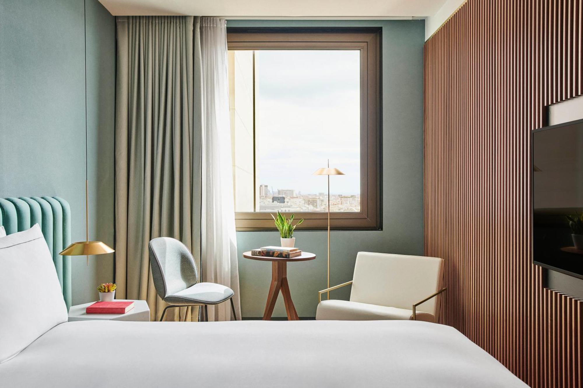 Habitación con cama grande