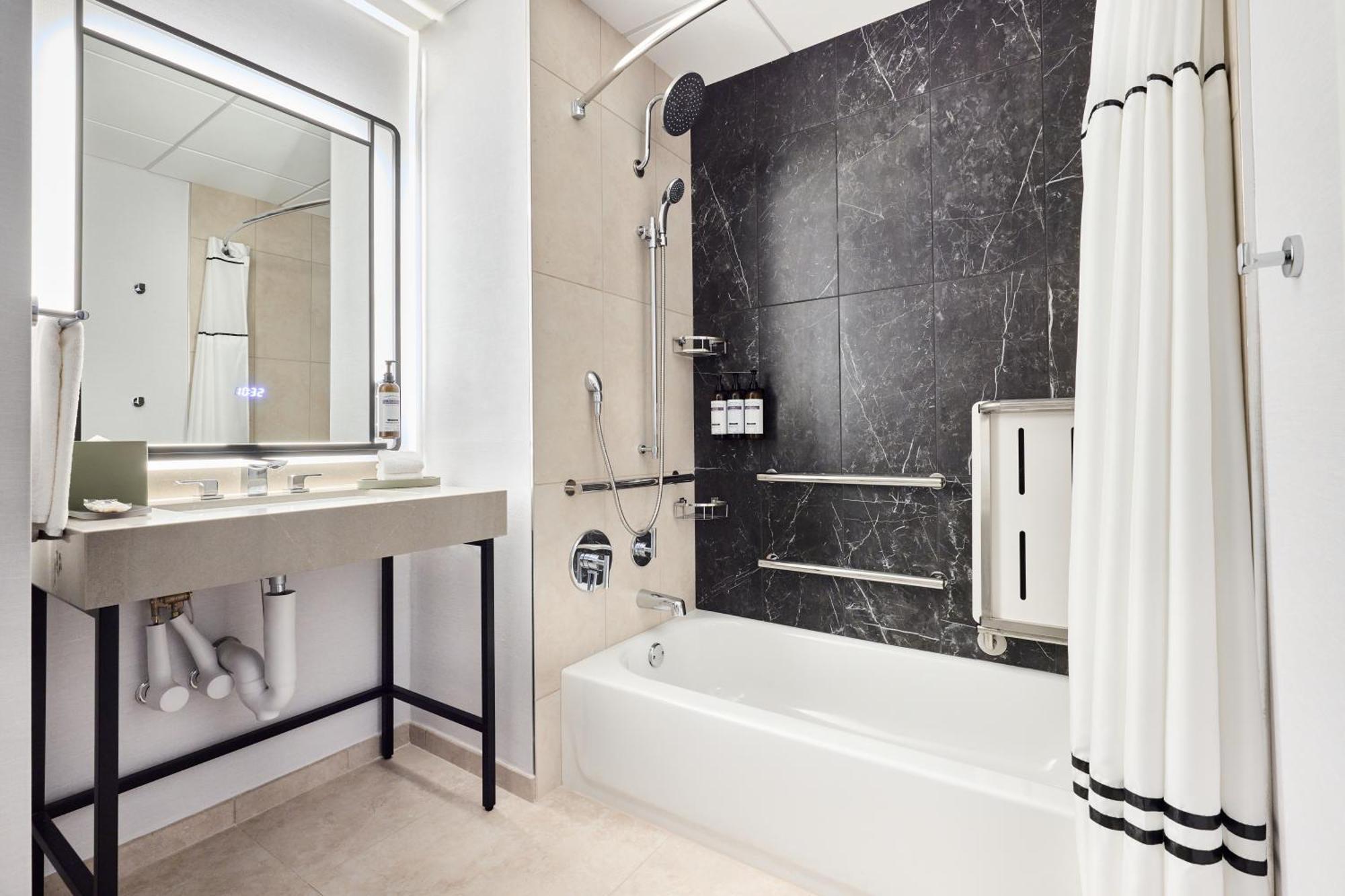 King Room with Accessible Tub - Disability Access,1549876555:JPEG