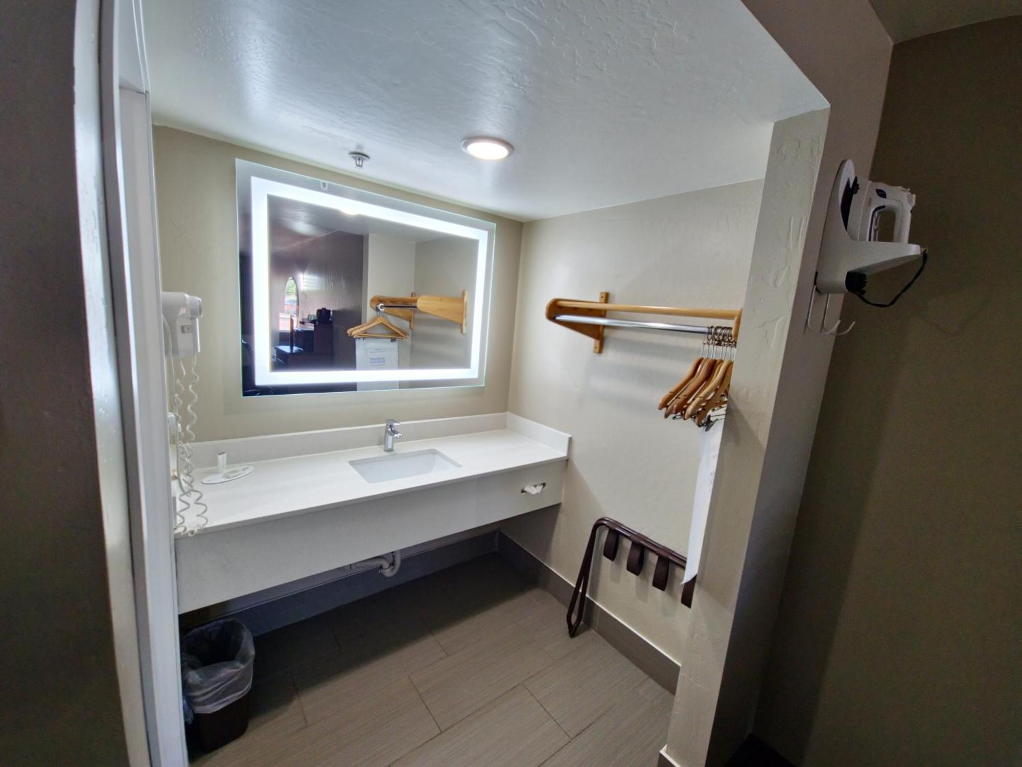 Studio Suite Two King Beds Non-Smoking