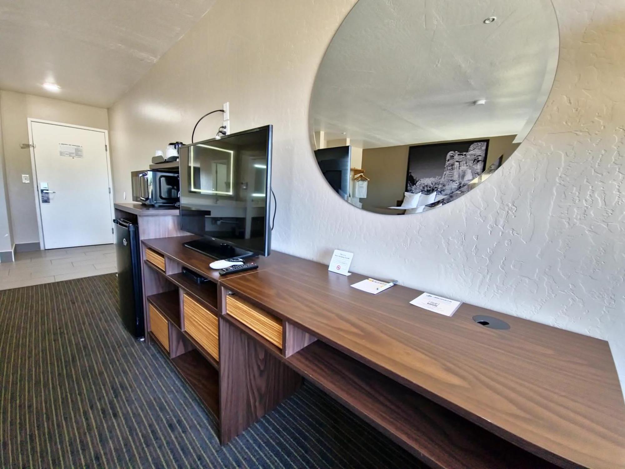 Queen Room Mobility Access or Non-Smoking