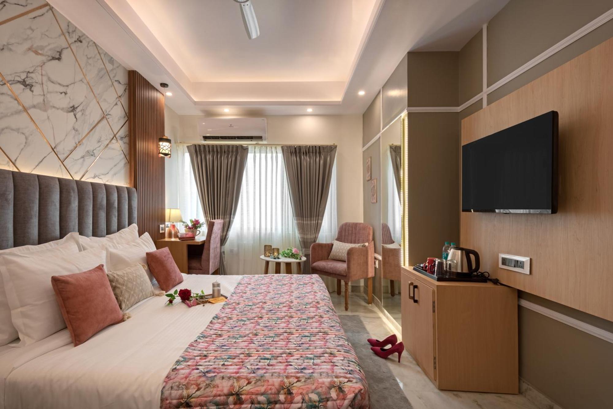Premium Room with European Style Décor and City View (Non Smoking): Enjoy 10% off on - F&B, Spa, car Hire, Complimentary Welcome Drink & Hi-Tea,10% off on Candlelight Dinner & Room Decoration