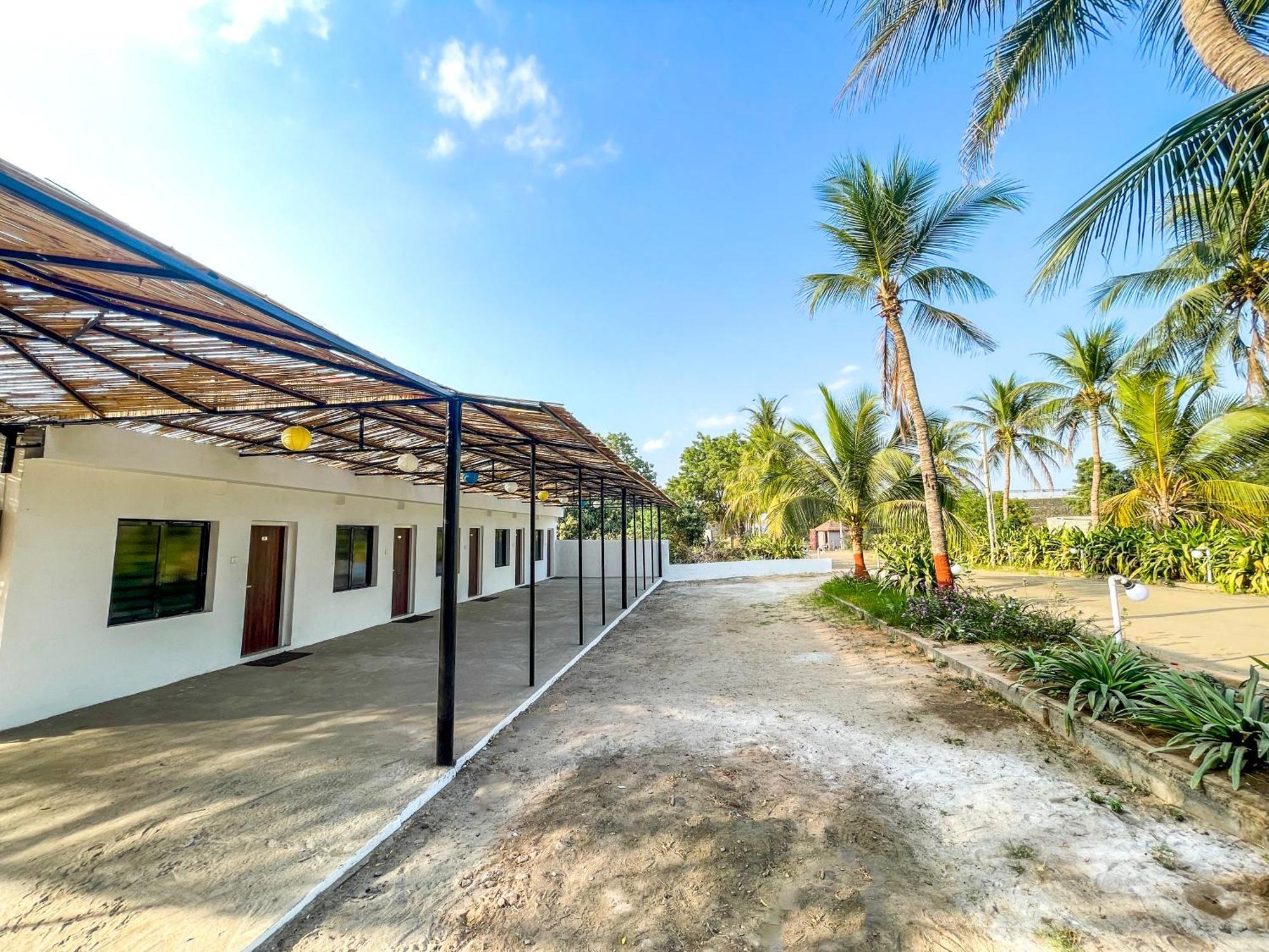 Deluxe Double Room (2 Adults + 1 Child)