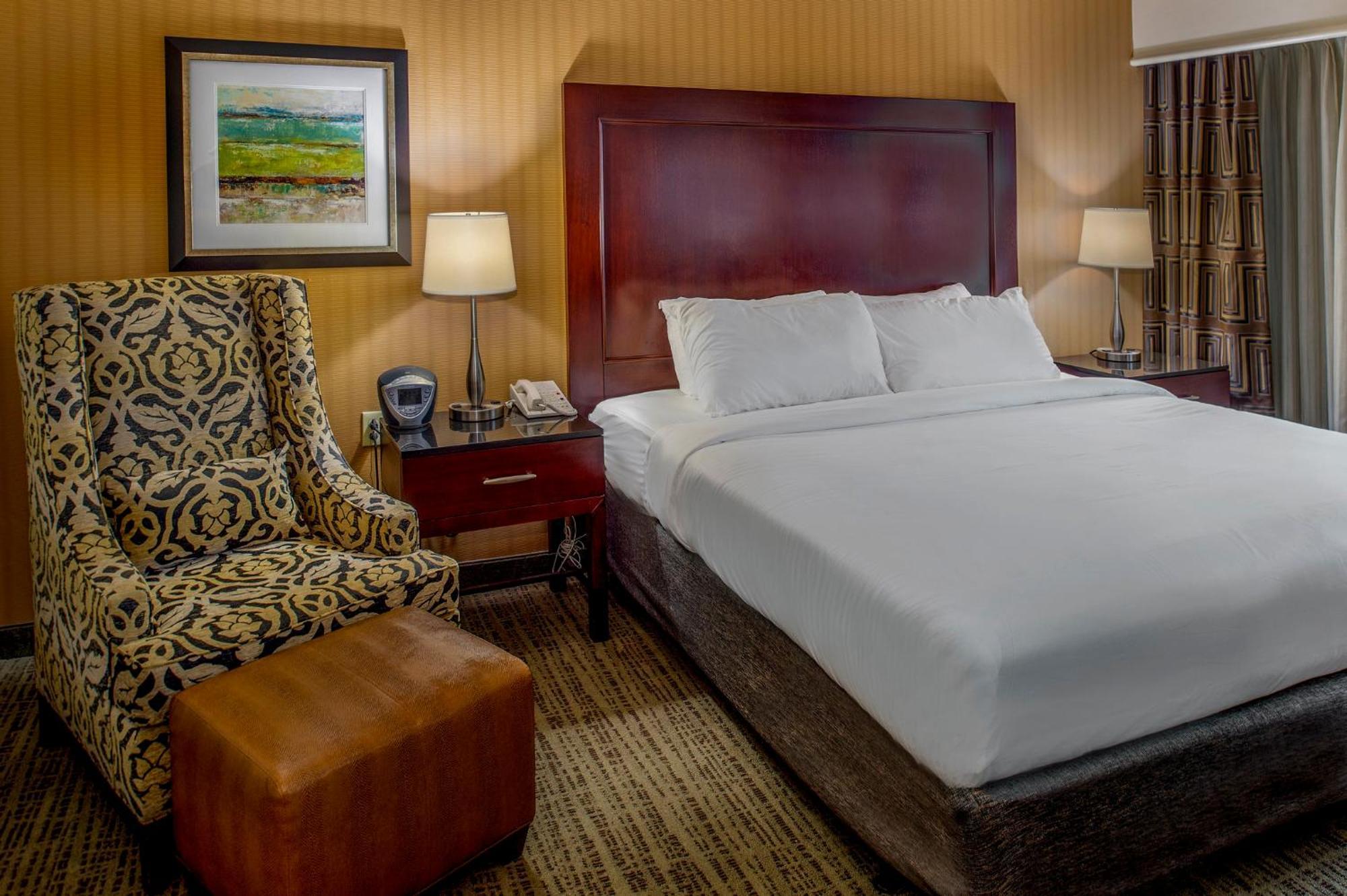 Standard King Room with Mobility Accessible Tub