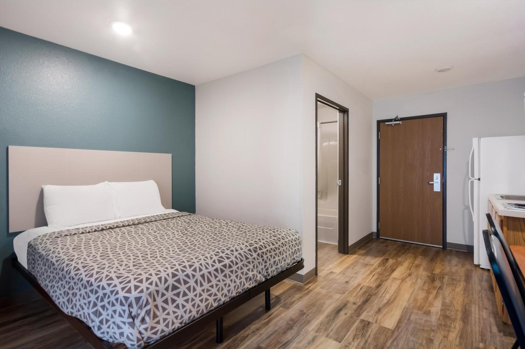 Standard 1 Full Bed Room - Non-Smoking